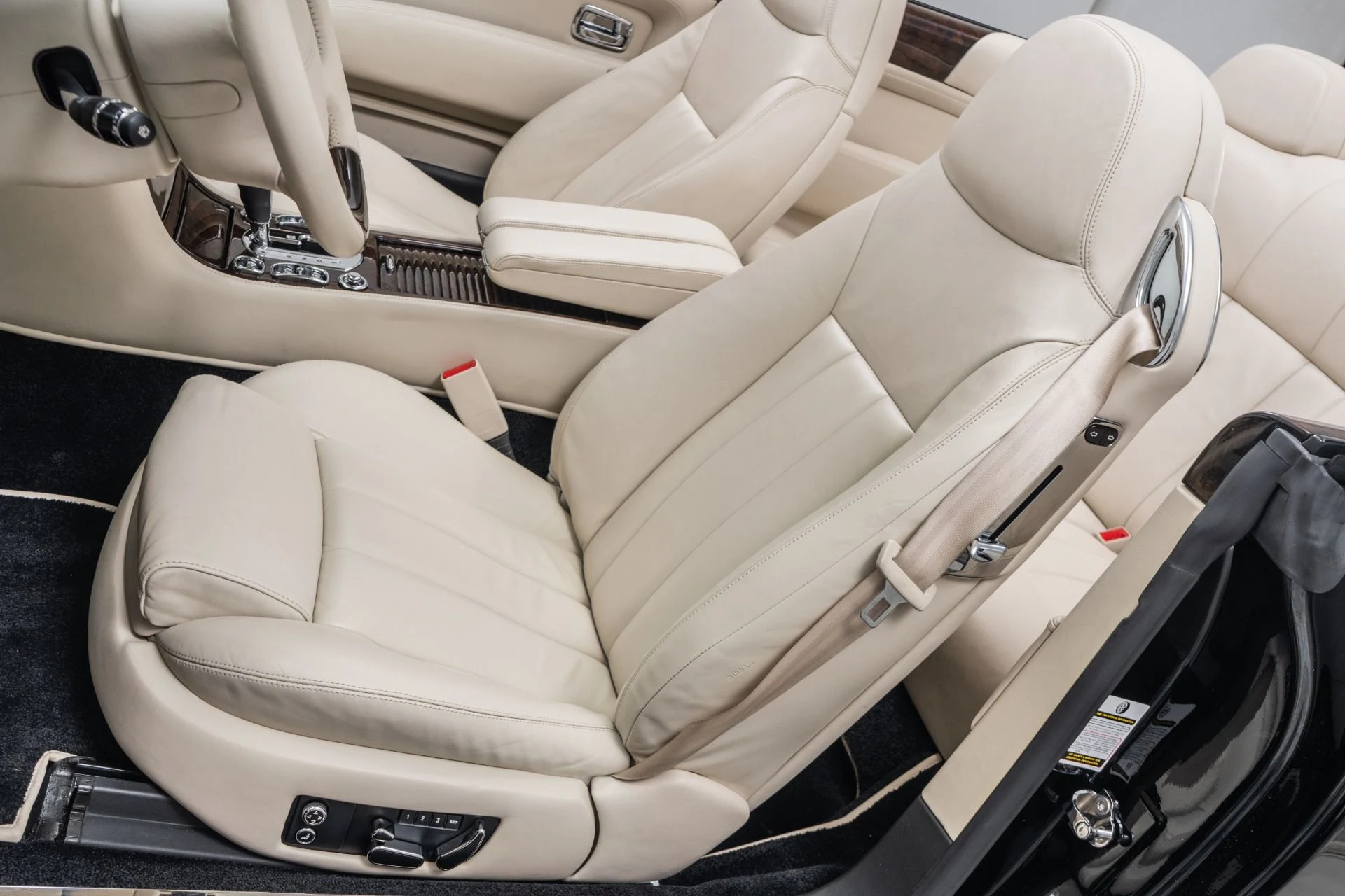 mph023_797014653_Used_2009_Bentley_Azure_1776719869_8128528053