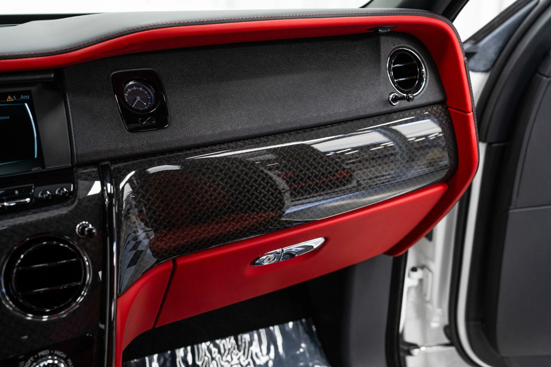 mph023_798915216_Used_2023_Rolls_Royce_Cullinan_Black_Badge_Two_Tone_Interior_Starlight_Headliner_1762810213_e9e29a7ad1