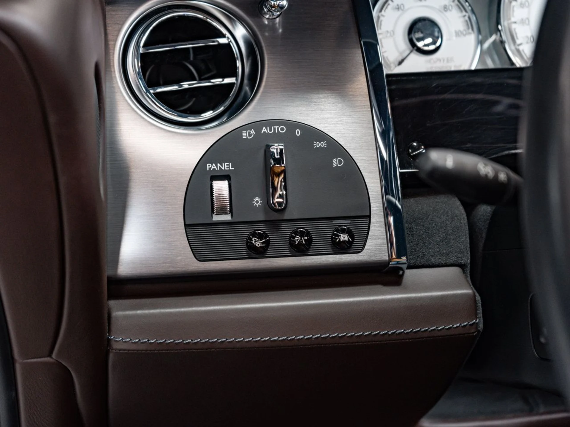 mph023_801218078_rolls_royce_dawn_2016_ebcae8c273