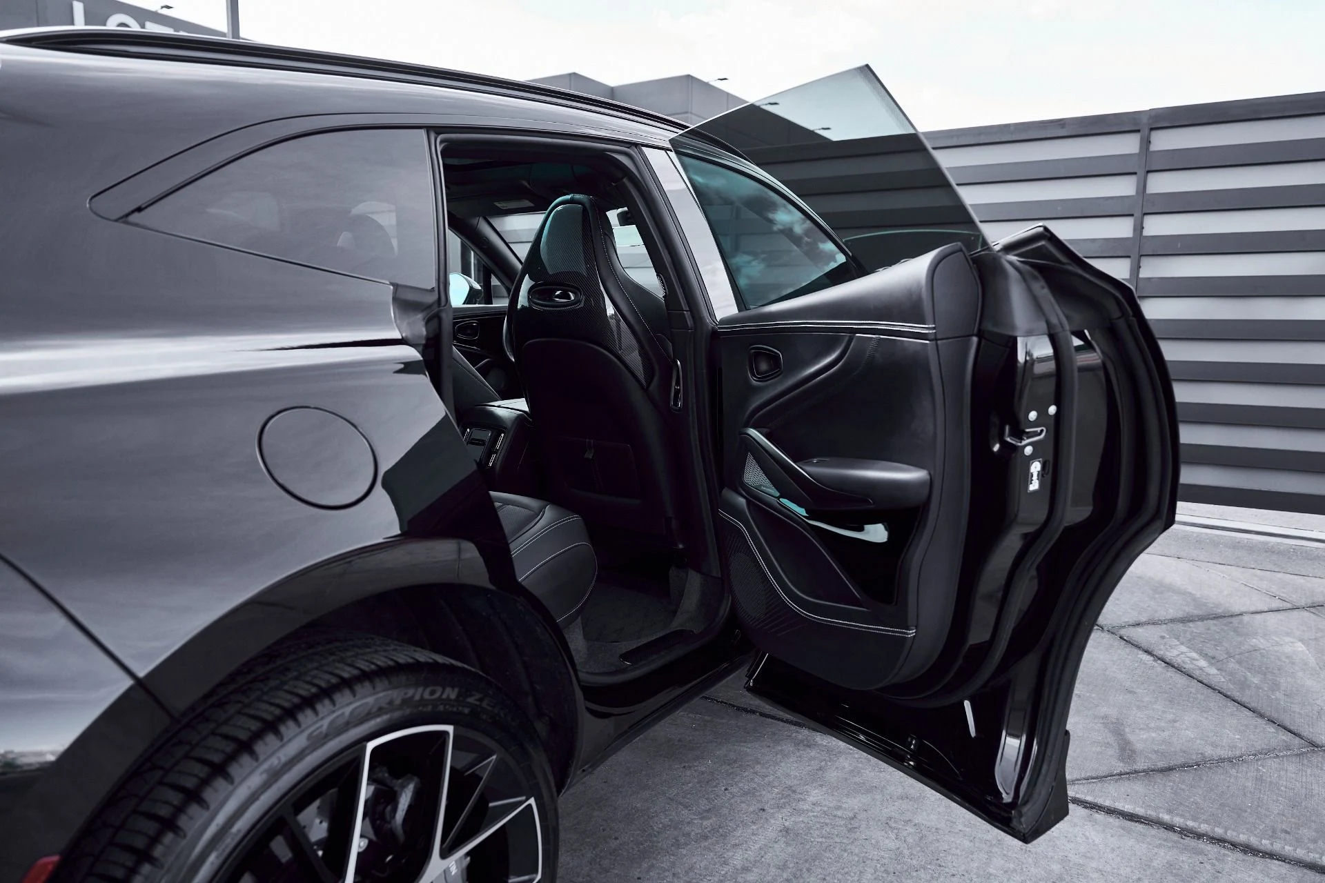 mph023_809392489_Used_2025_Aston_Martin_DBX_707_1771642275_69b550498f