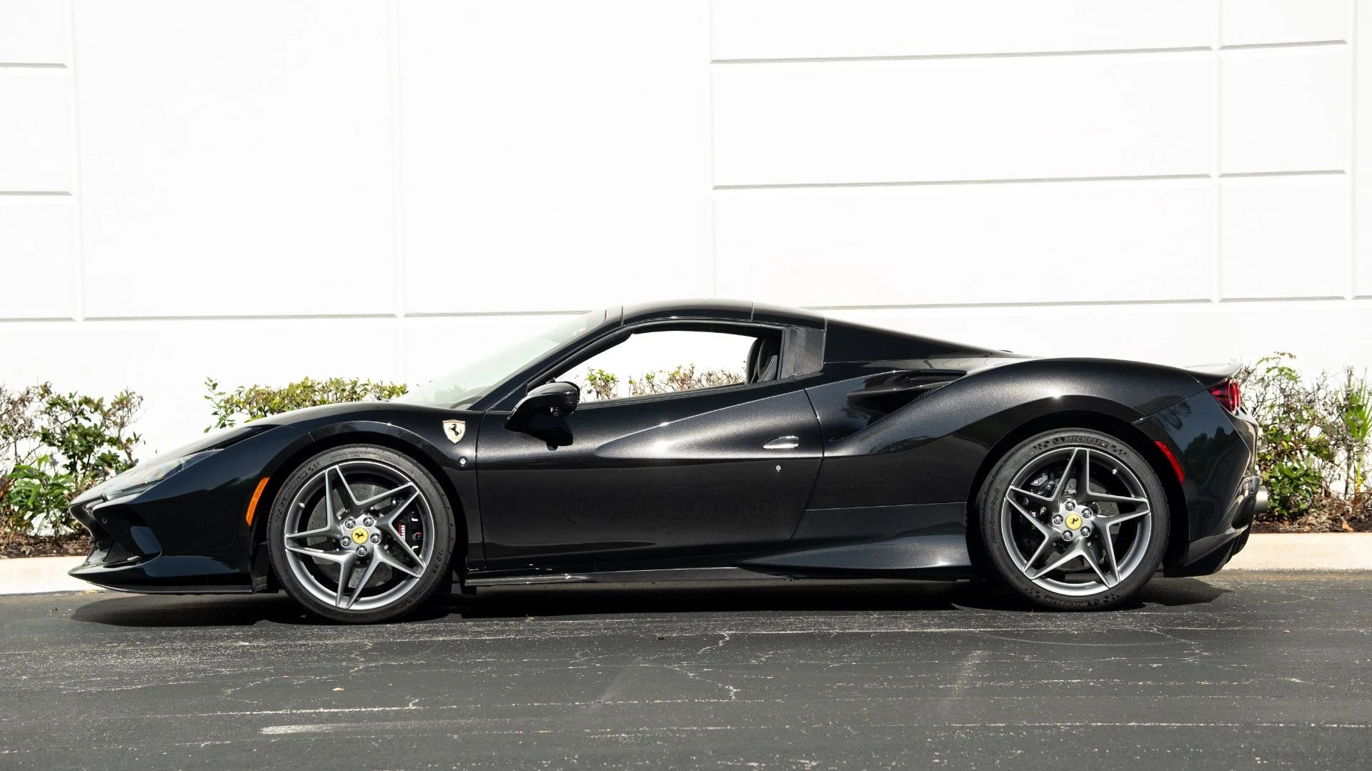 mph023_813540223_Used_2021_Ferrari_F8_Spider_1753198397_c3ff7dbf40