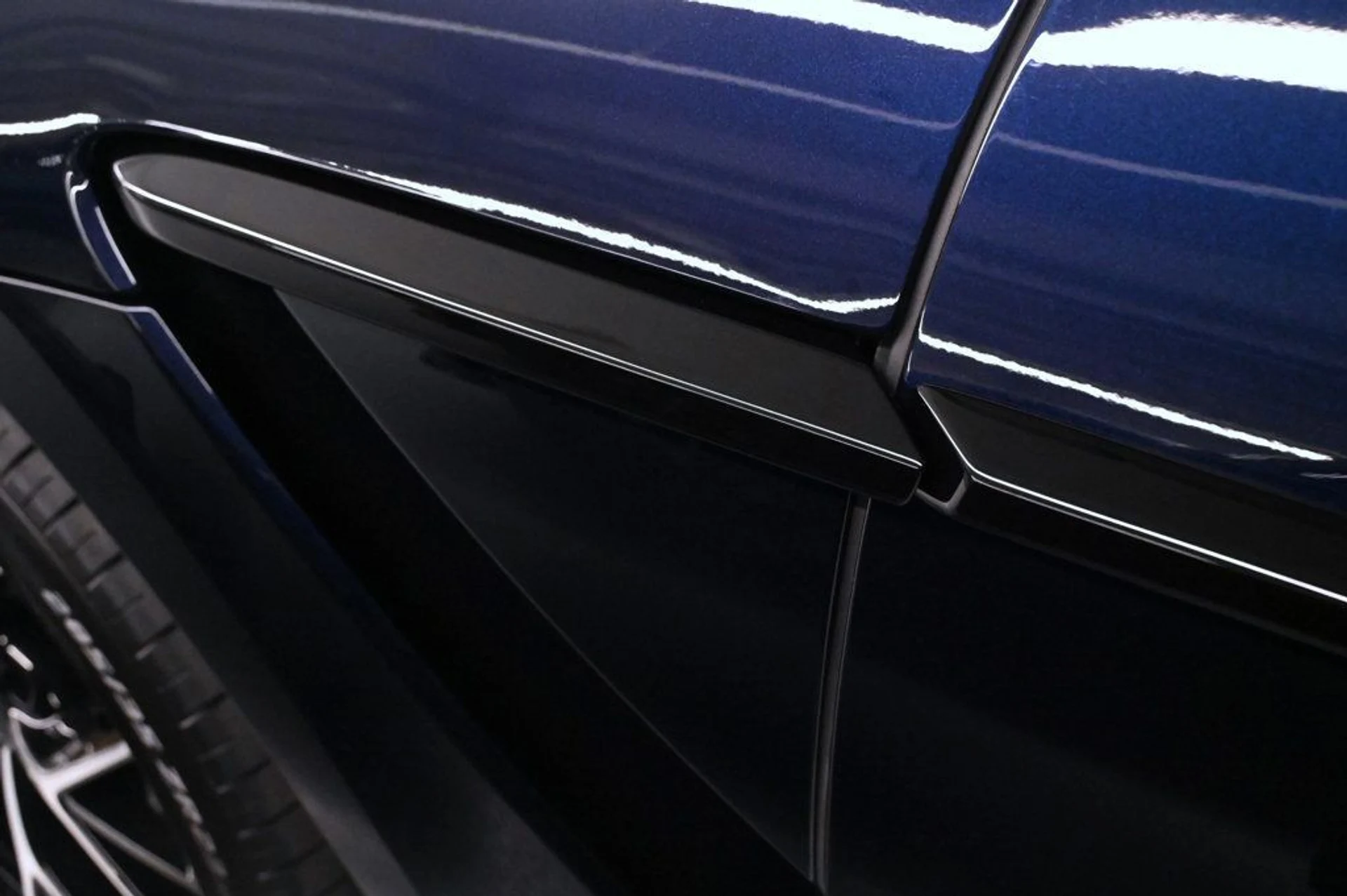 mph023_814477114_new_2026_aston_martin_dbx_707awd_11350_22961651_23_1024_6ec743015c