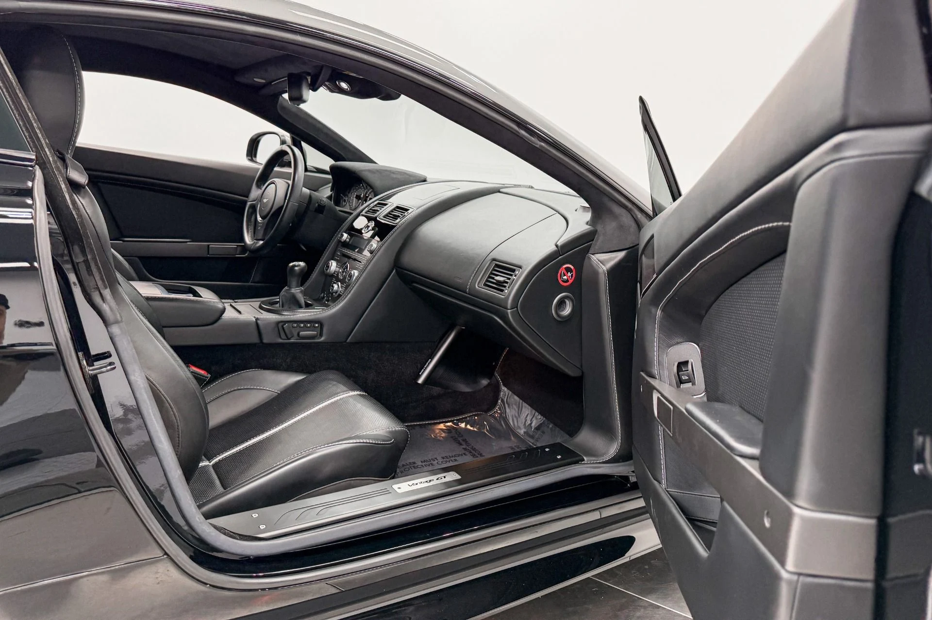 mph023_82129213_Used_2015_Aston_Martin_V8_Vantage_GT_6_Speed_Manual_Two_Tone_Bodywork_1782240844_4d2ff255a2