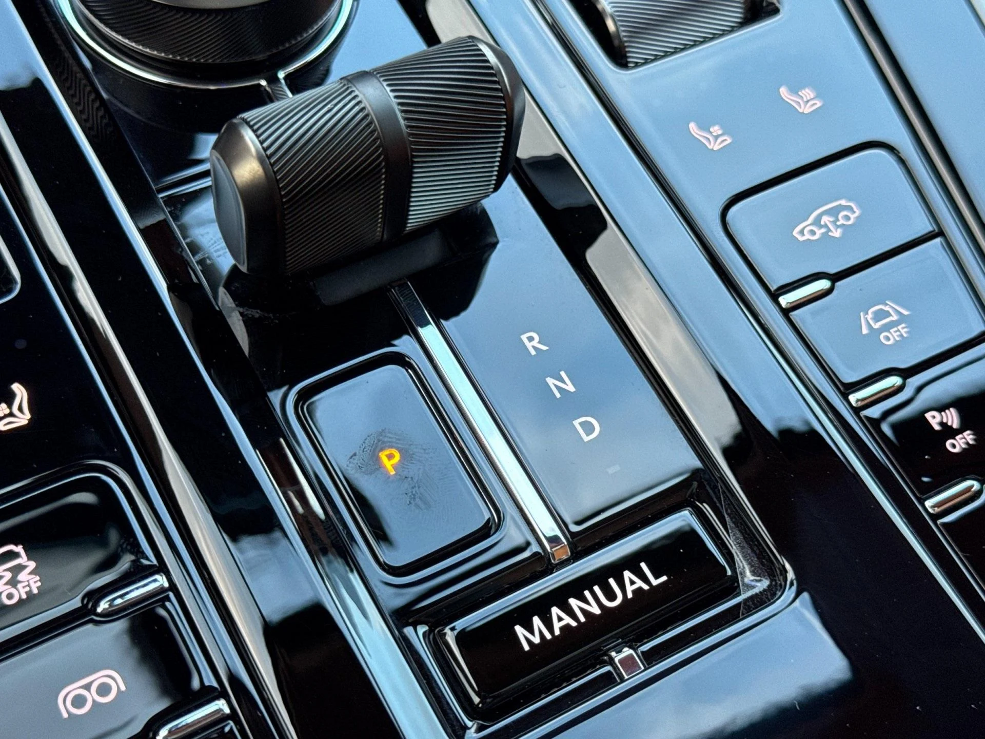 mph023_821454909_New_2026_Aston_Martin_DBX_707_1767798694_b8bba7233f