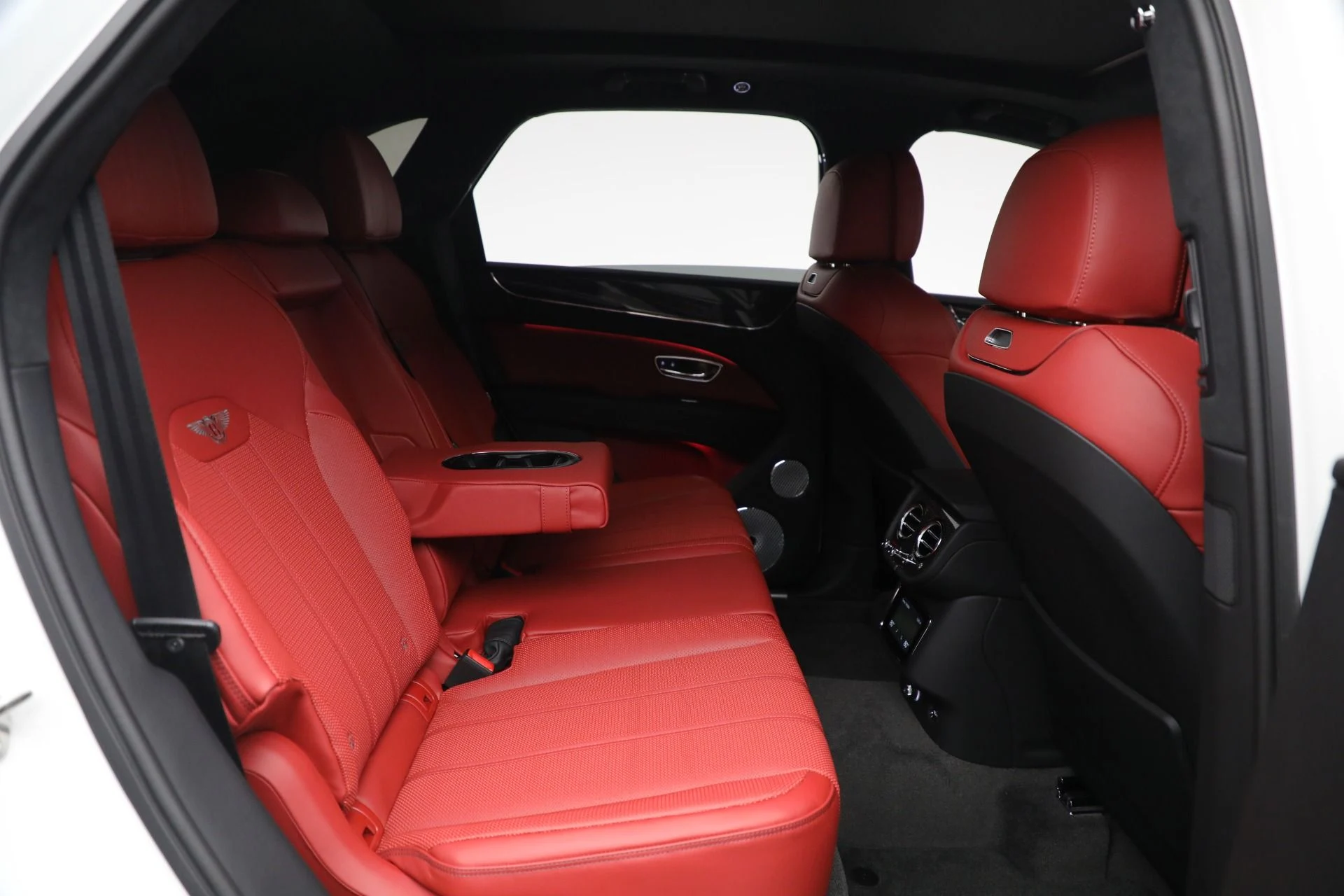 mph023_824935622_New_2025_Bentley_Bentayga_V8_66e38838c2