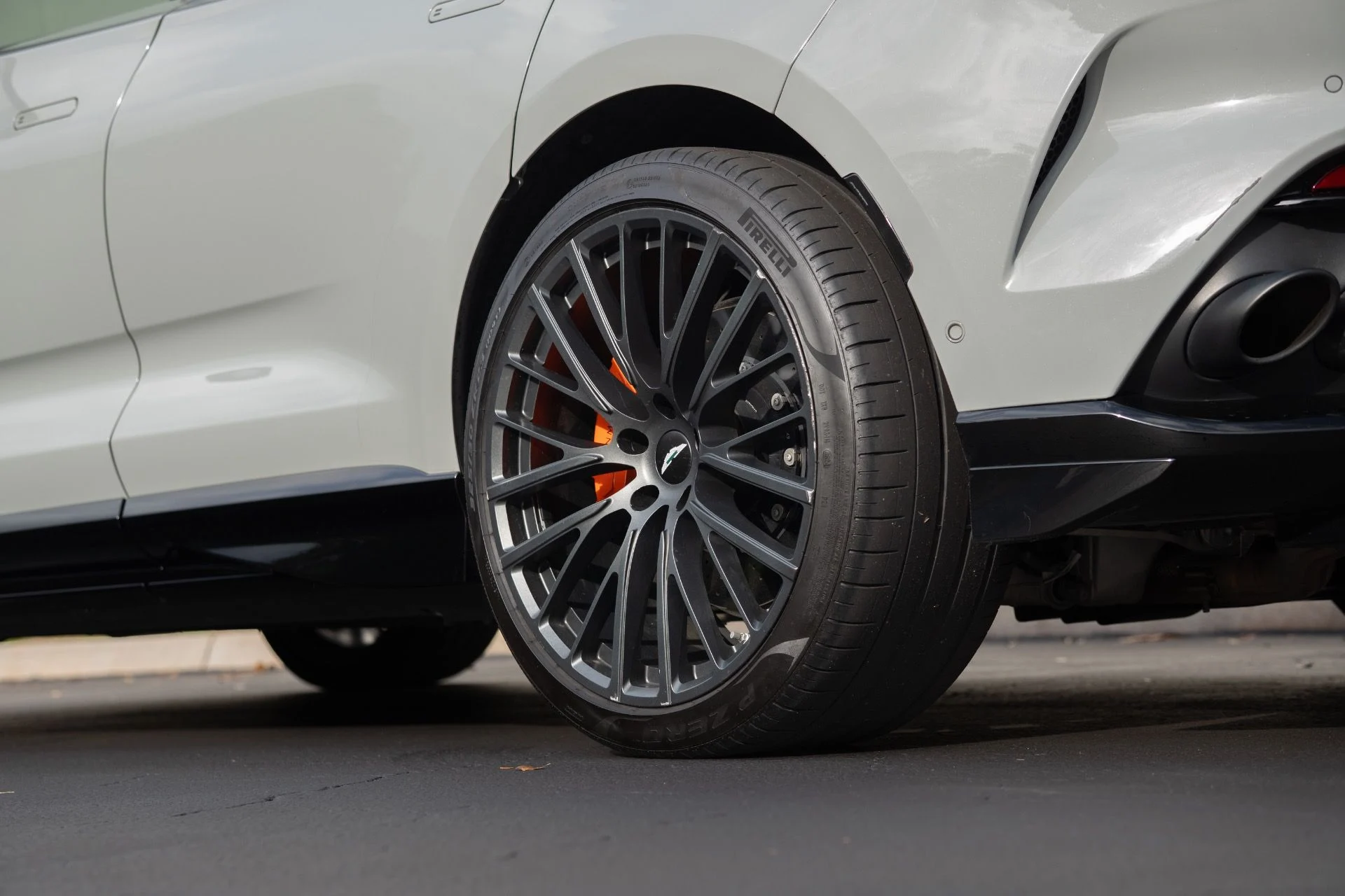 mph023_83242949_Used_2023_Aston_Martin_DBX_707_1756441558_7767a257e4