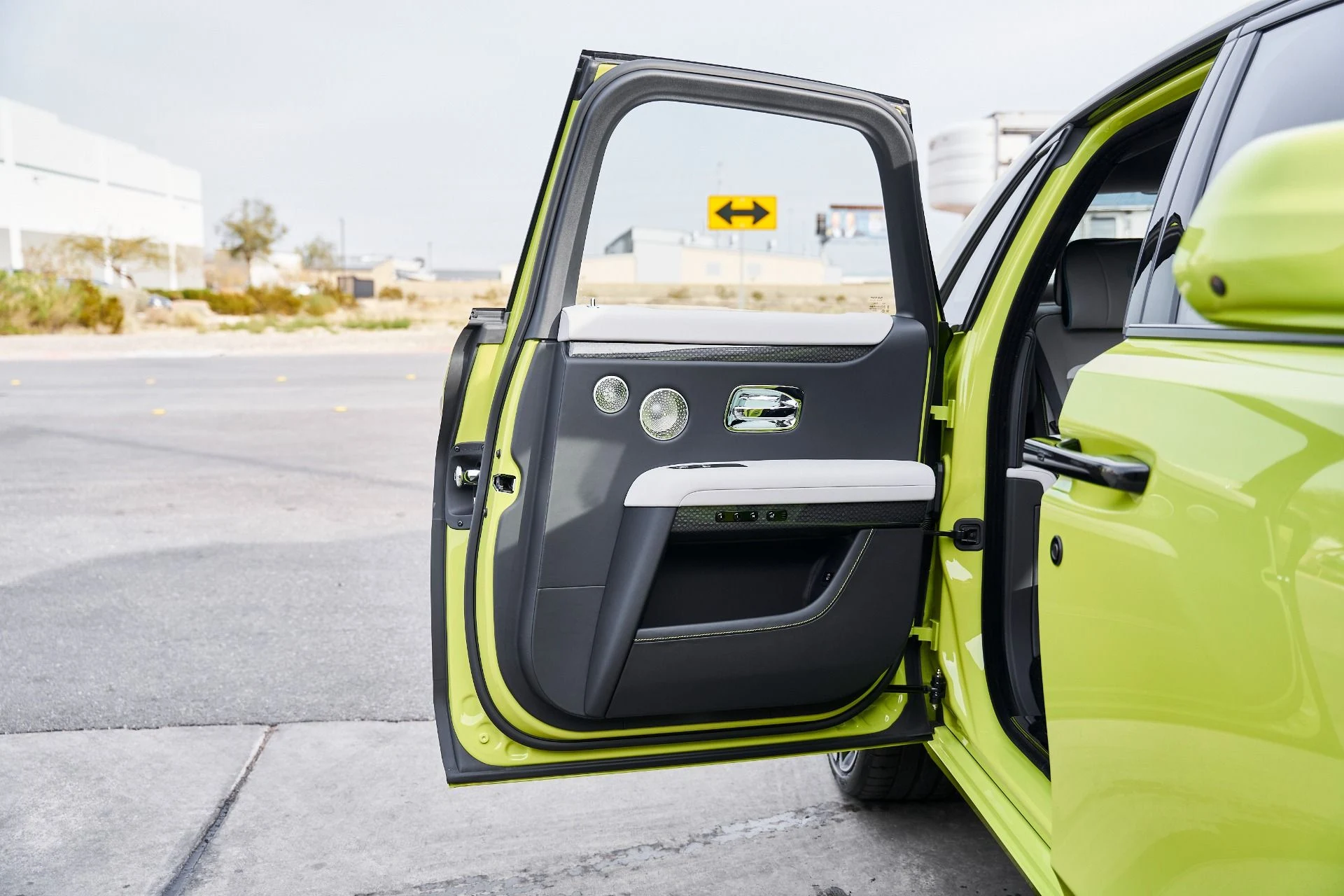 mph023_842674584_Used_2025_Rolls_Royce_Ghost_Black_Badge_1769049488_1417d5f4ca