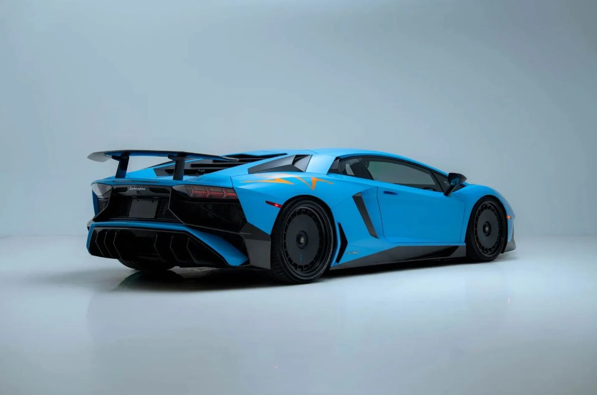 mph023_845413036_Used_2017_Lamborghini_Aventador_SV_1786551969_57088425af