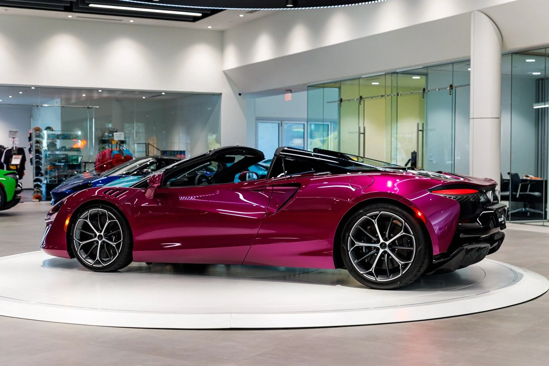 mph023_850602595_652_p24_l_2404618d4c