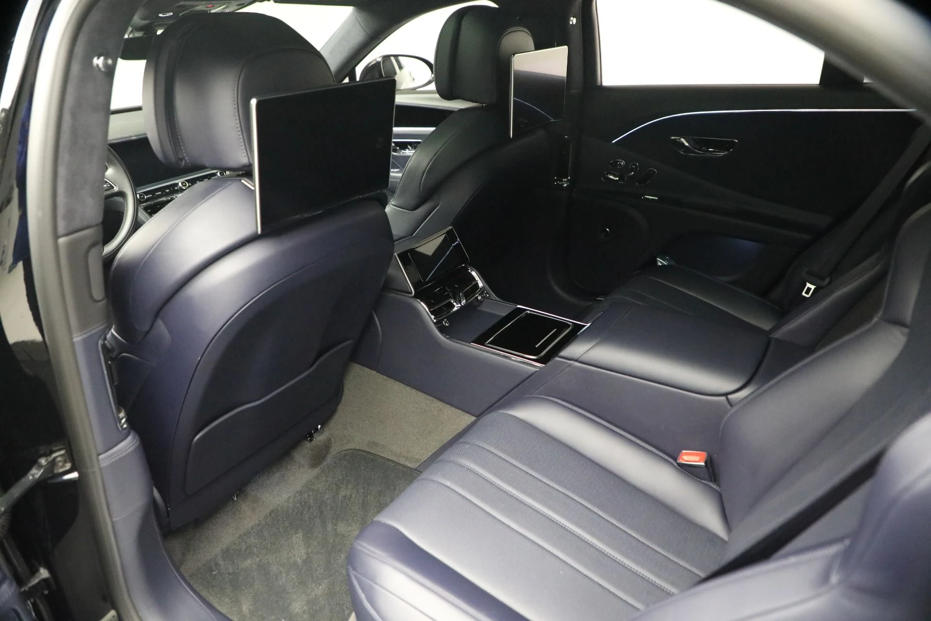 mph023_864861141_Used_2023_Bentley_Flying_Spur_V8_1770152797_9a94a90f82