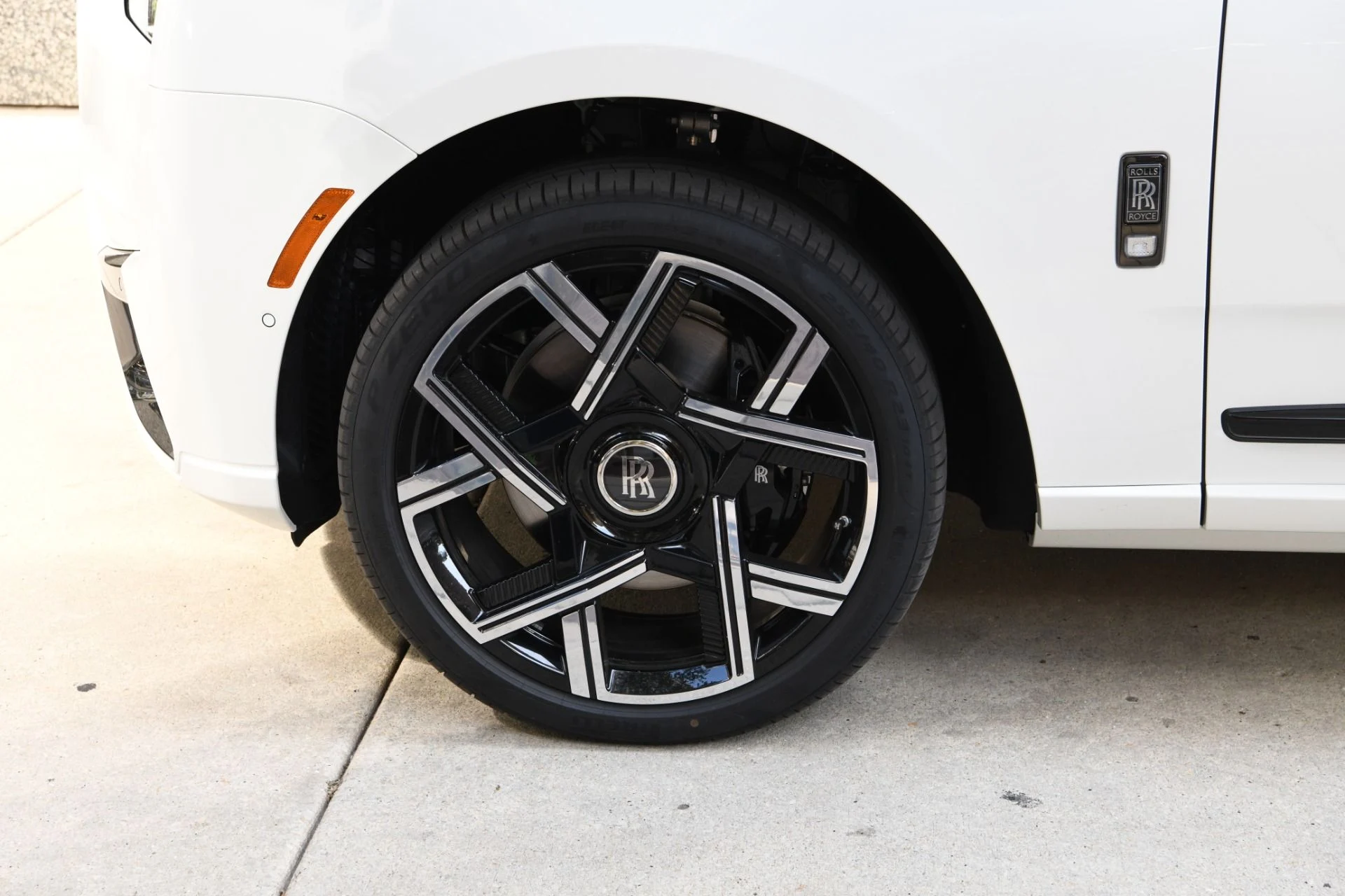 mph023_87896920_11925_p25_l_4a11f1b12a