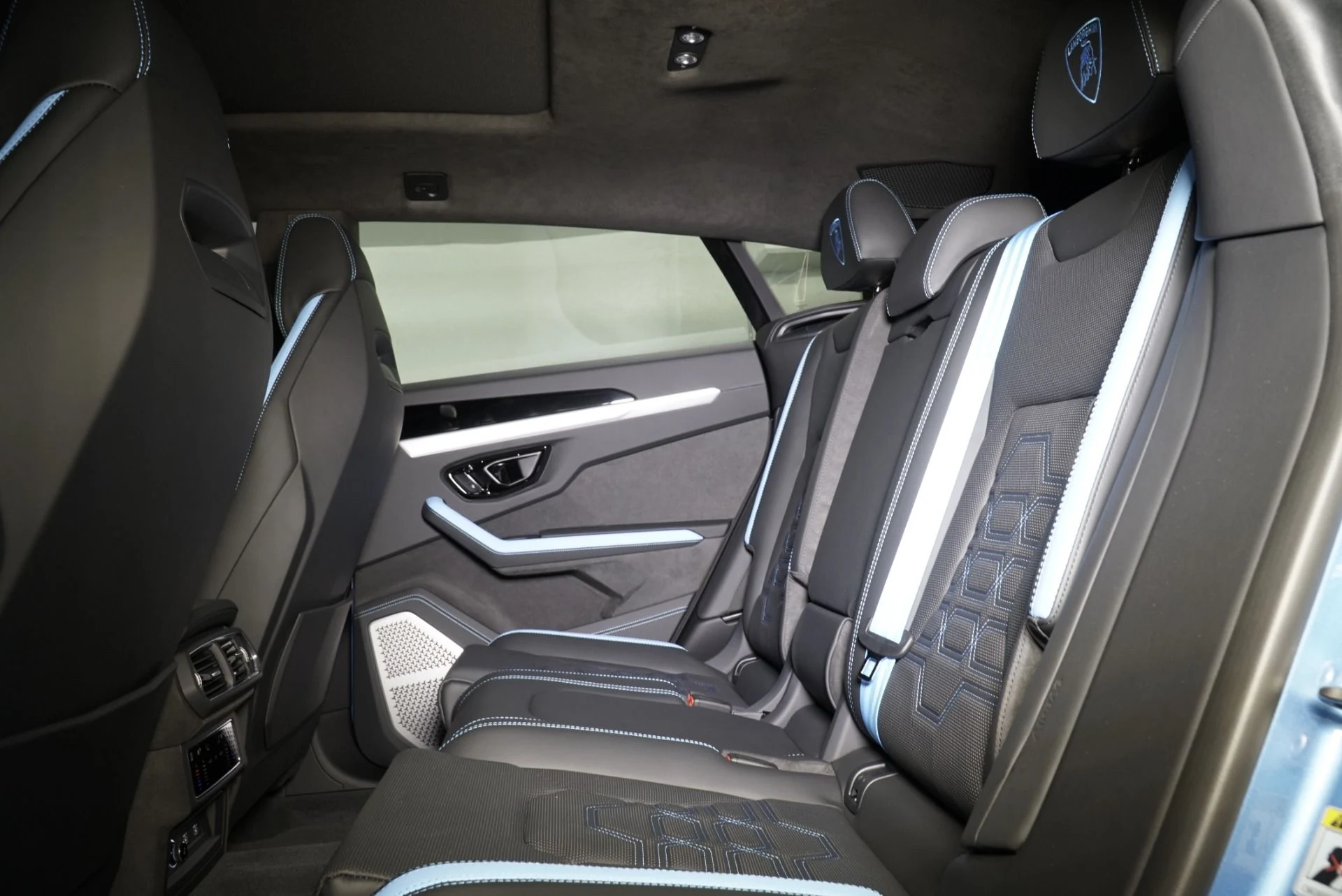 mph023_891723760_New_2025_Lamborghini_Urus_SE_1760113903_8411924066