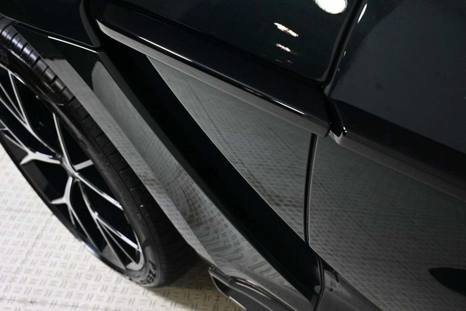 mph023_905838140_new_2026_aston_martin_dbx_707awd_11350_22969412_23_1024_c0ef33c0d2