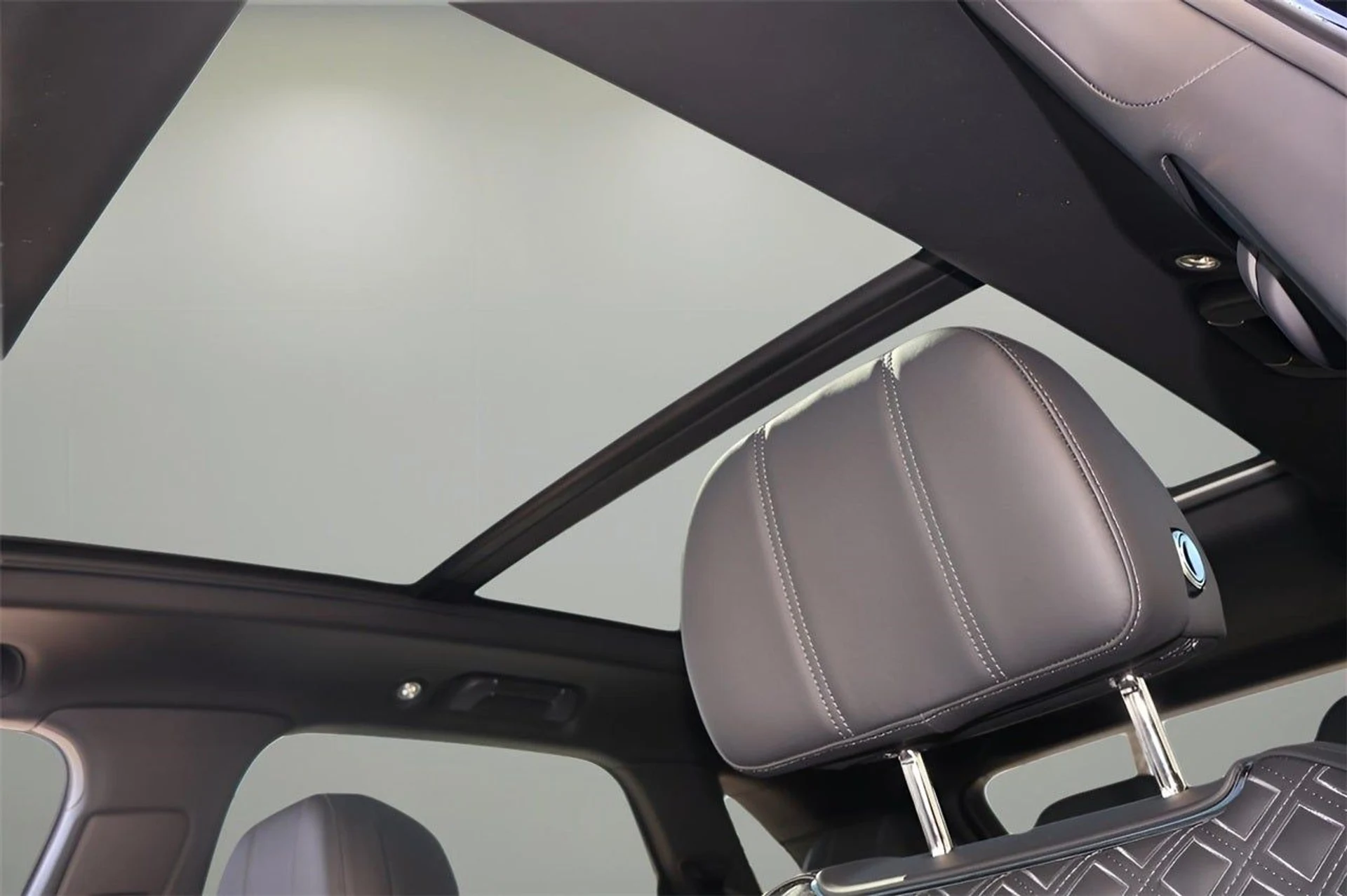 mph023_906592318_24_7c44753b24