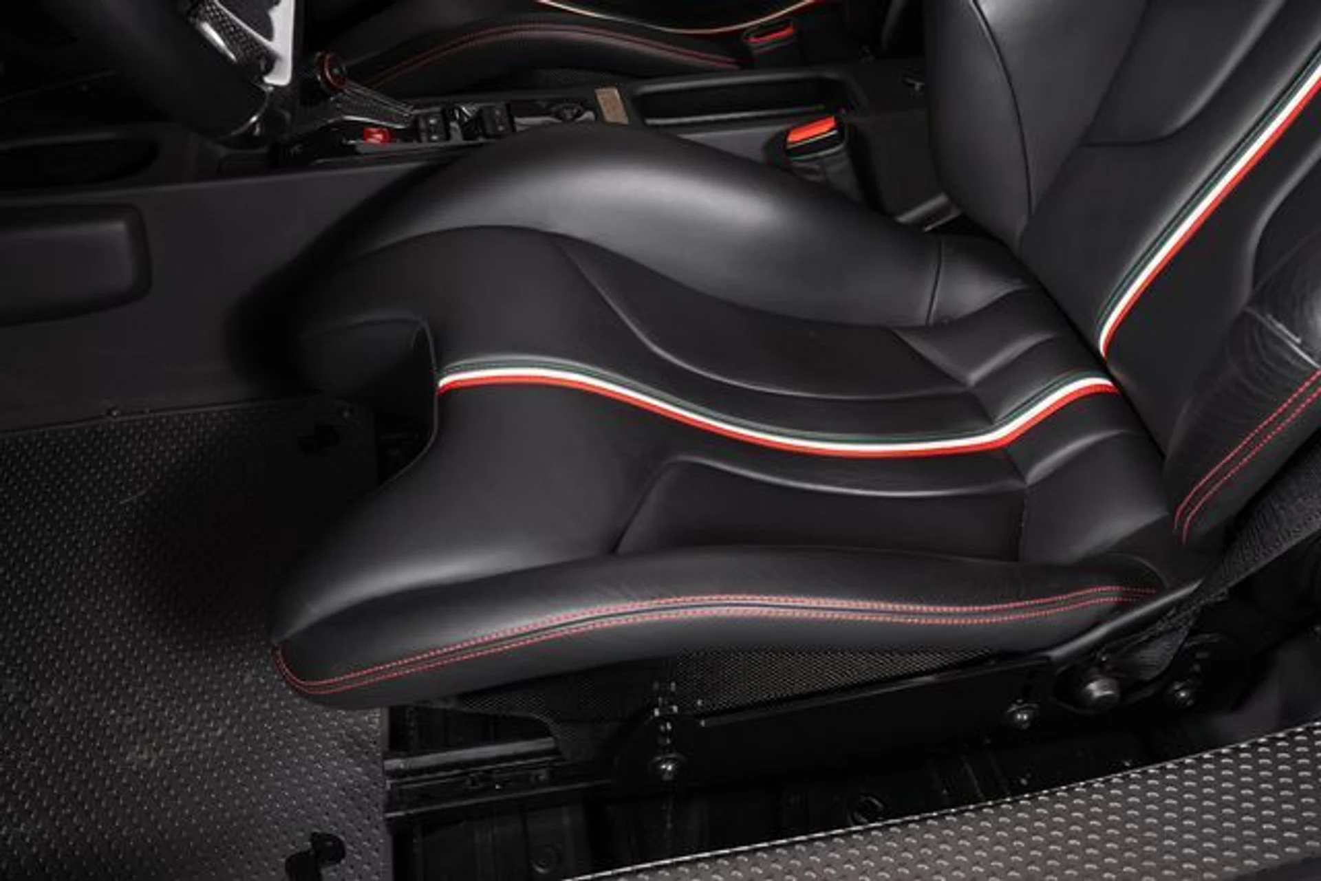 mph023_917667967_14cdfb0d97a2ead4a21ab427173c2767x_e15a454138