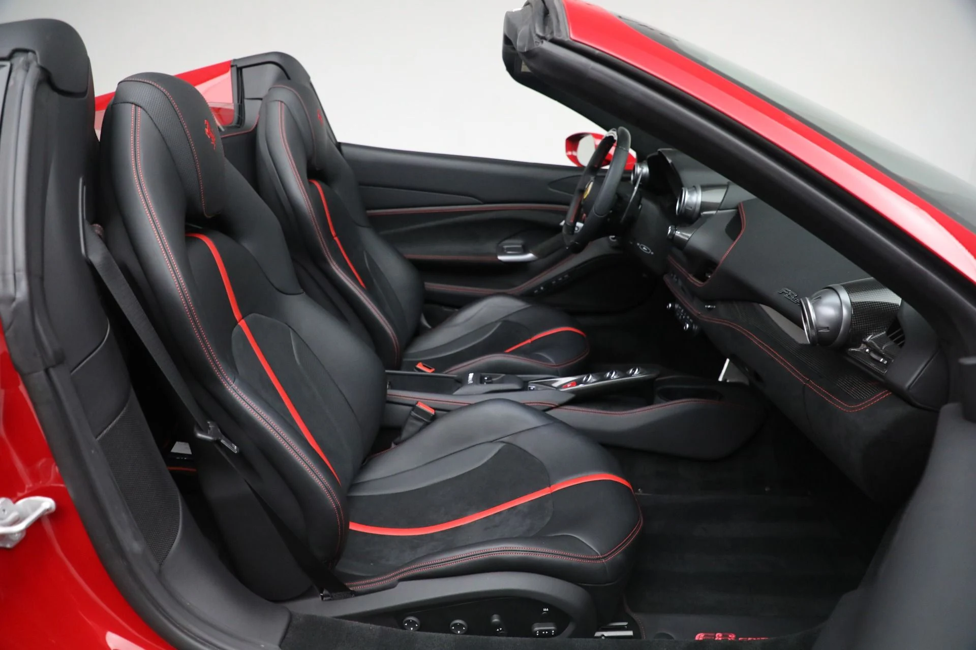 mph023_920970988_Used_2021_Ferrari_F8_Spider_21e5b30936