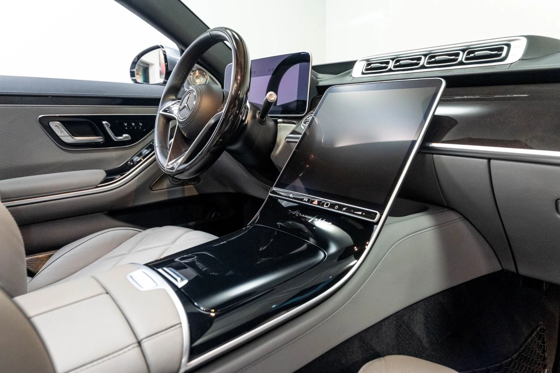 mph023_923063488_Used_2024_Mercedes_Benz_S_Class_Maybach_S_680_4_MATIC_1777501614_8b96682b68