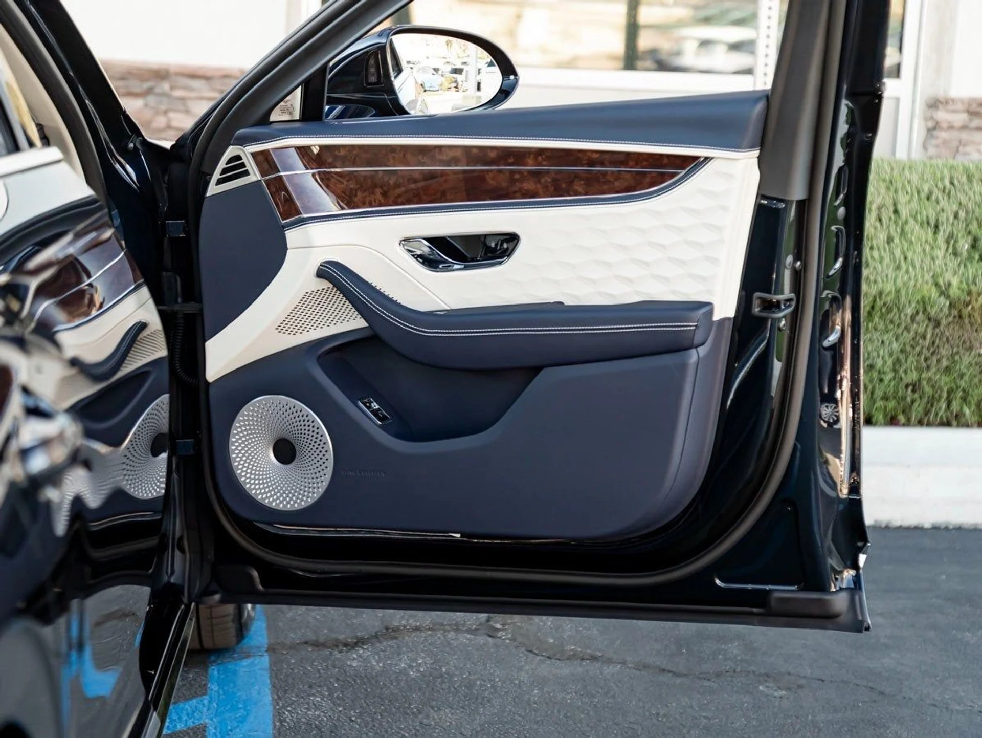 mph023_924169721_24_8a654ad3b7