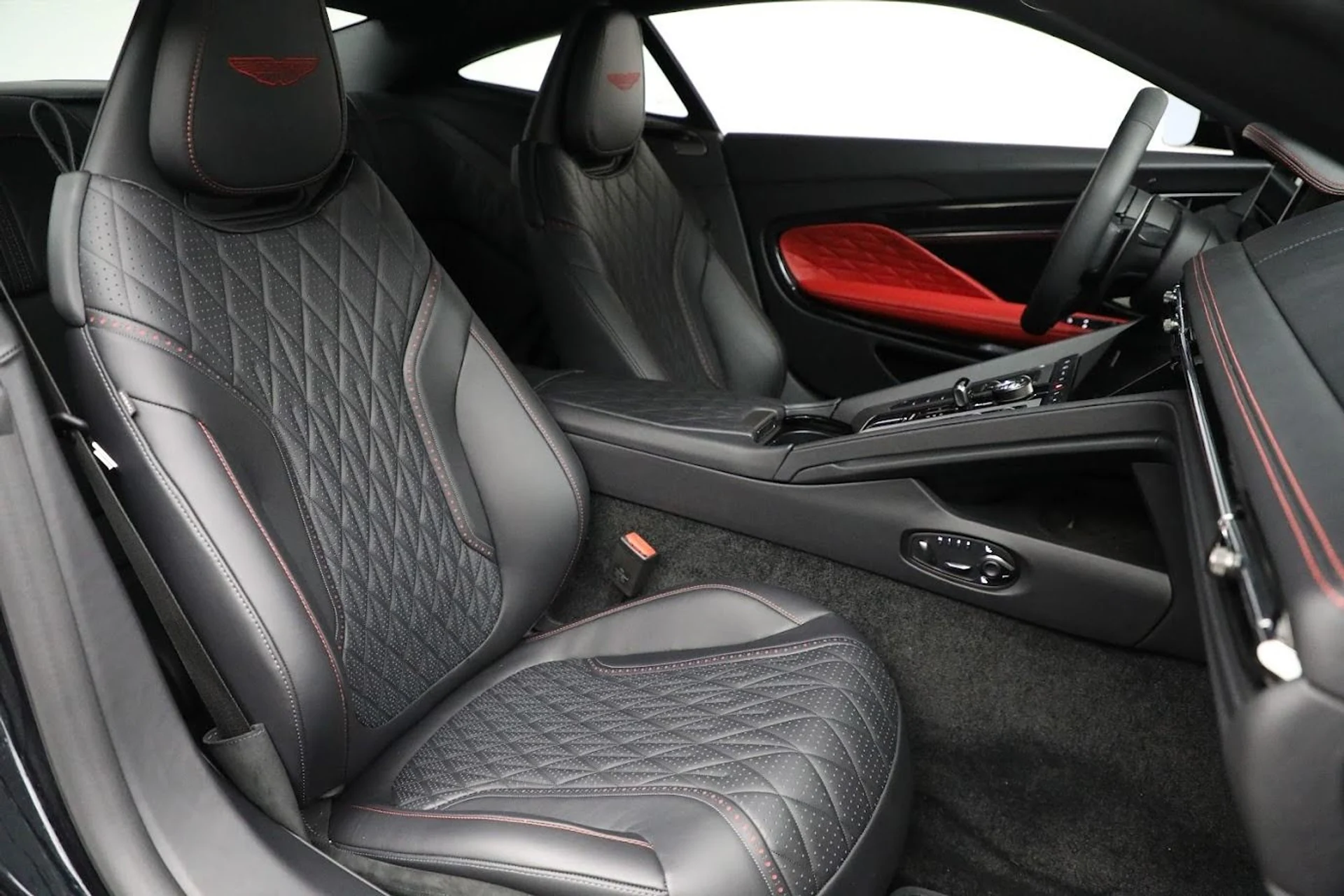 mph023_928512272_Used_2024_Aston_Martin_DB_12_V8_3277f30c87