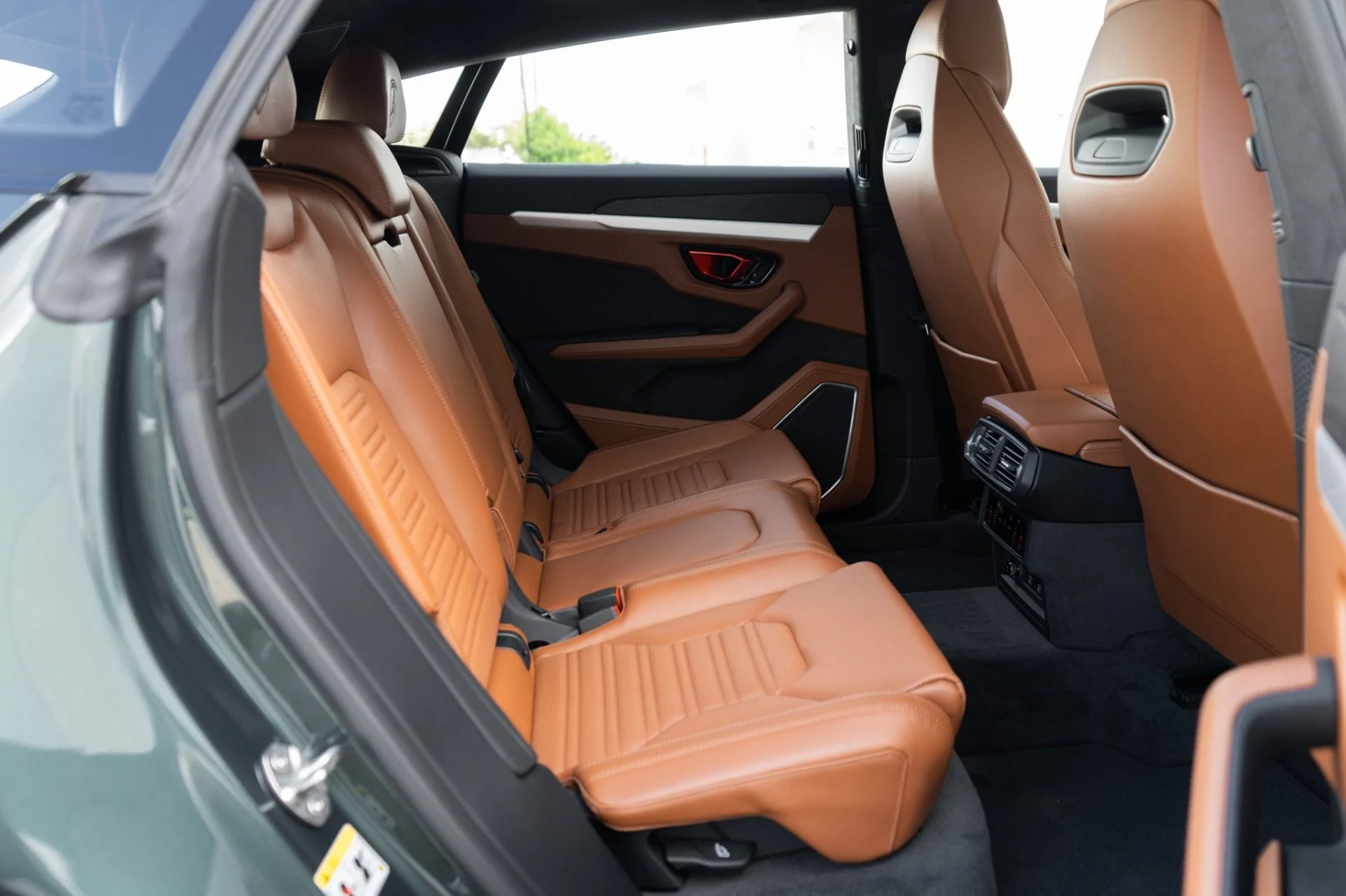 mph023_929197167_Used_2025_Lamborghini_Urus_SE_1758739816_a0f9835050
