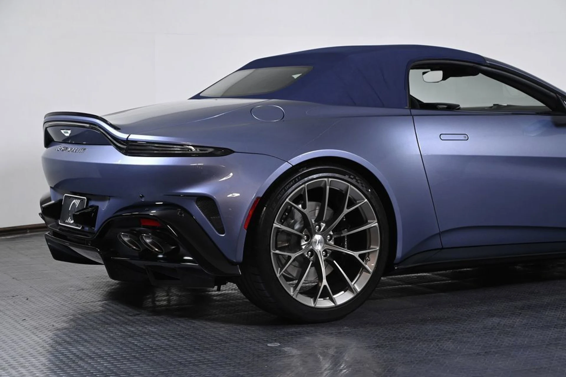 mph023_939272081_new_2026_aston_martin_vantage_sroadster_11350_23022148_24_1024_0bd296dcbb