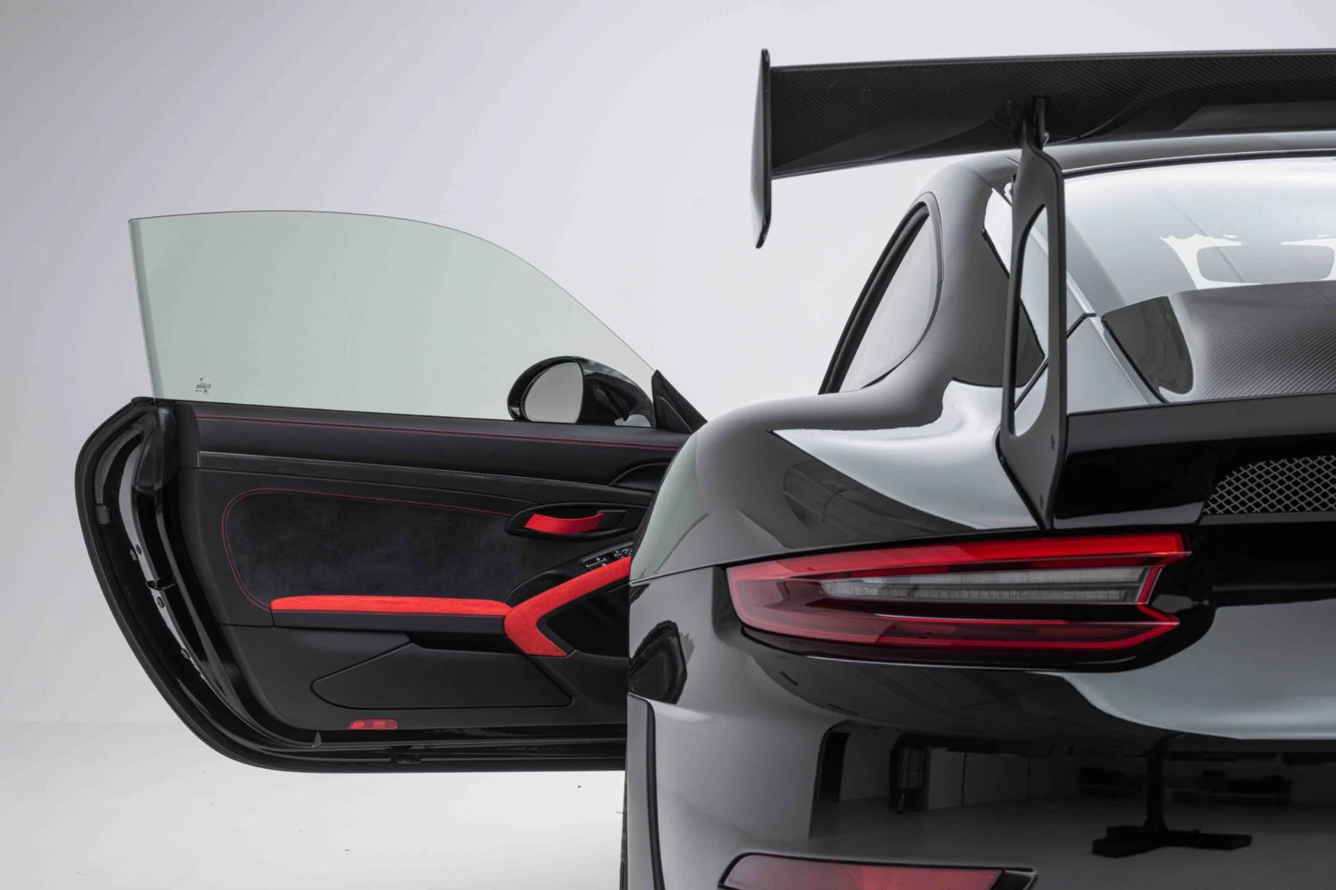 mph023_94283014_Used_2018_Porsche_911_GT_2_RS_1774025657_f91b5acadf