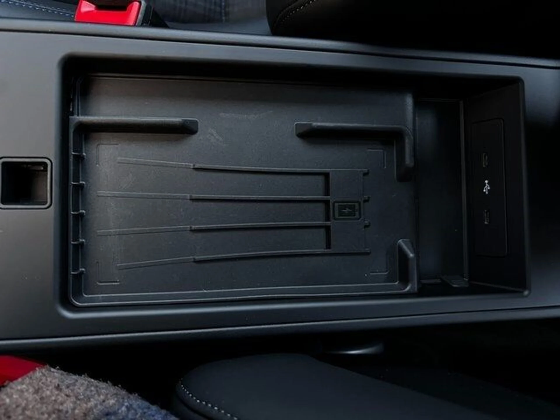 mph023_943872588_4527f59328f2144f479c151a812ae656x_dc068f14ad