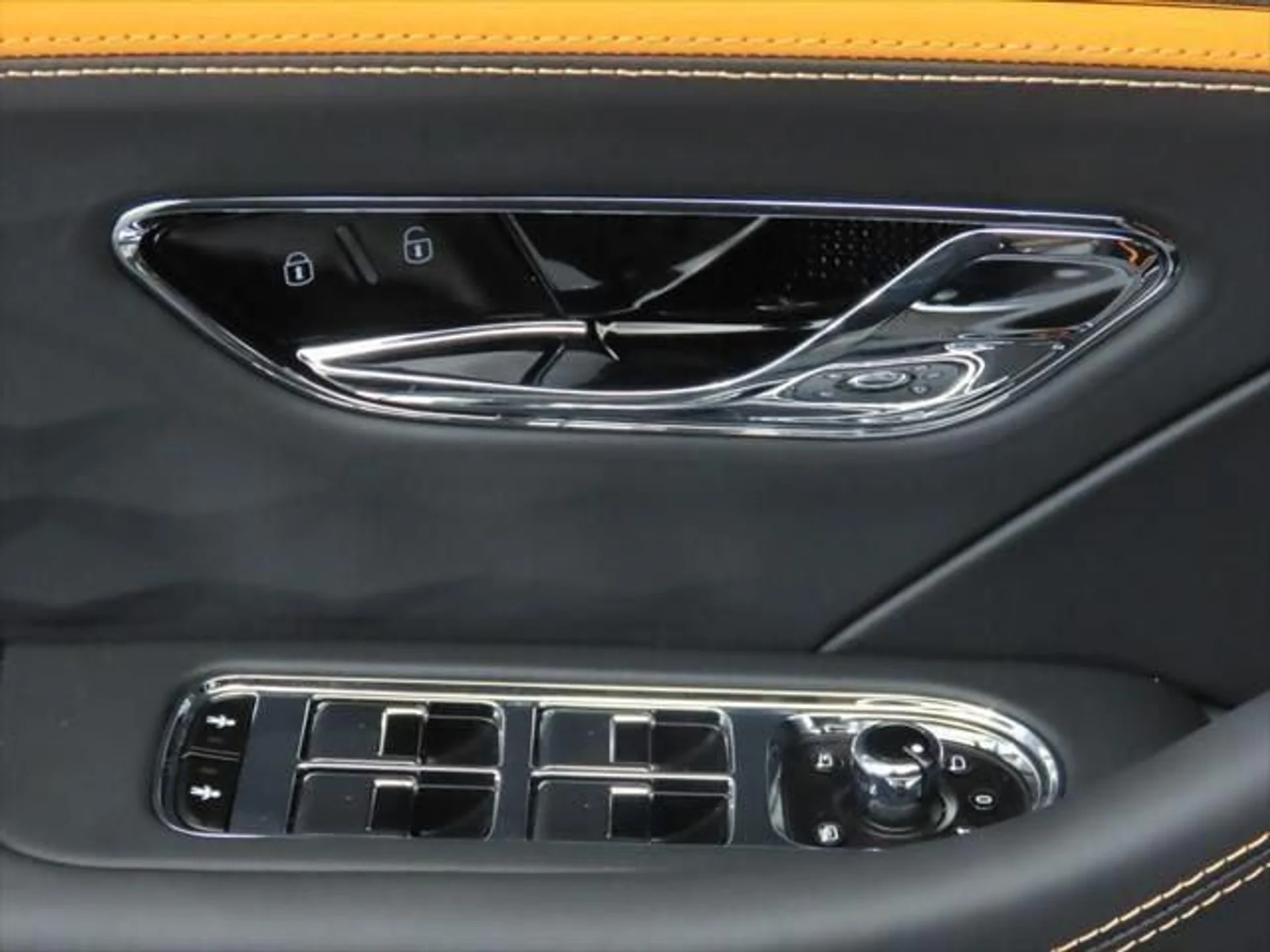 mph023_945645527_used_2025_bentley_flying_spur_speedsedan_8119_23018472_24_640_aef0c164c2