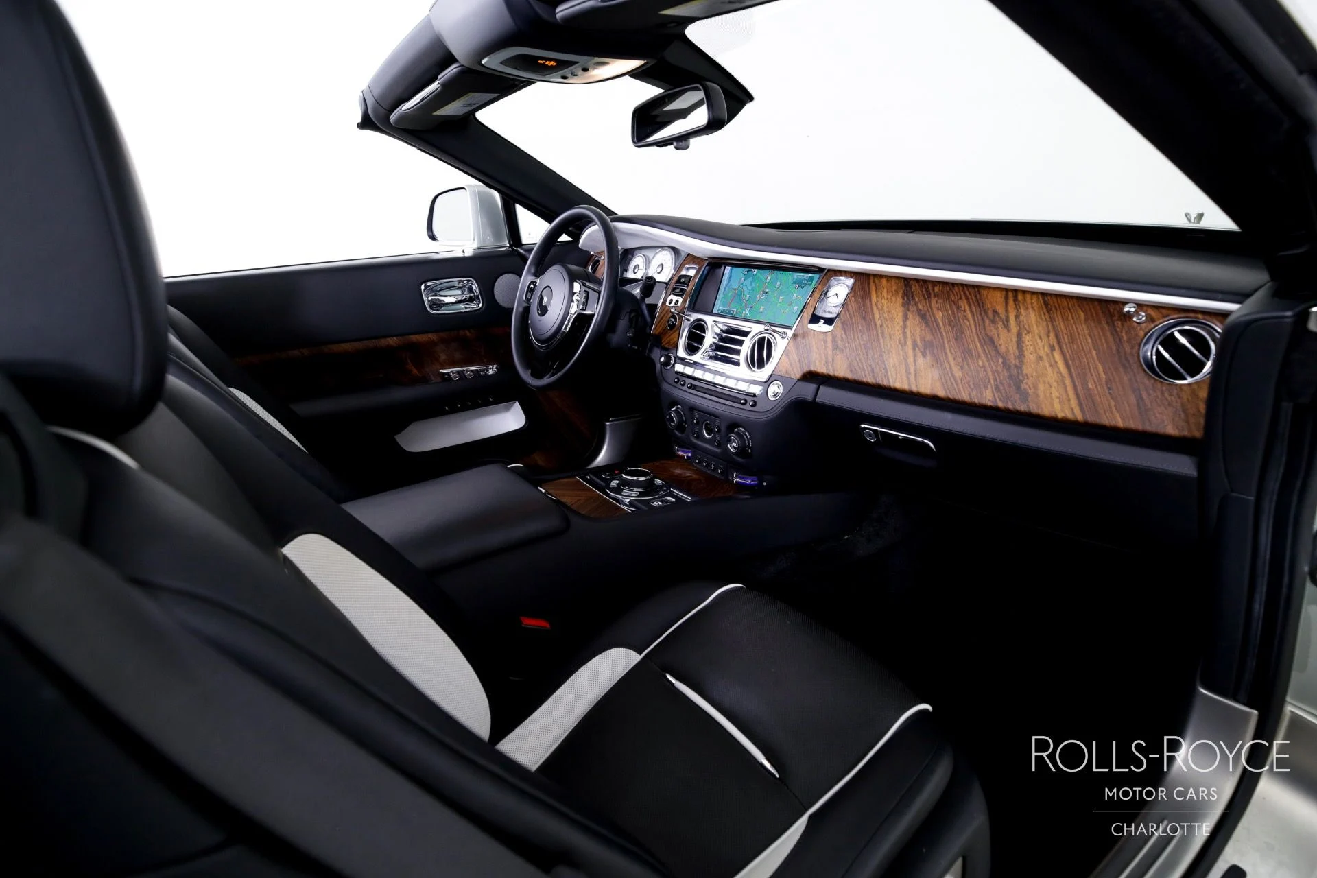 mph023_947766036_Used_2017_Rolls_Royce_Dawn_1746196429_219c4ecb0d