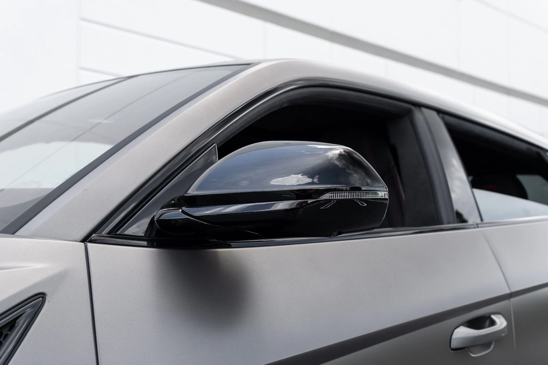 mph023_94970873_Used_2022_Lamborghini_Urus_1773951394_6566b8b731