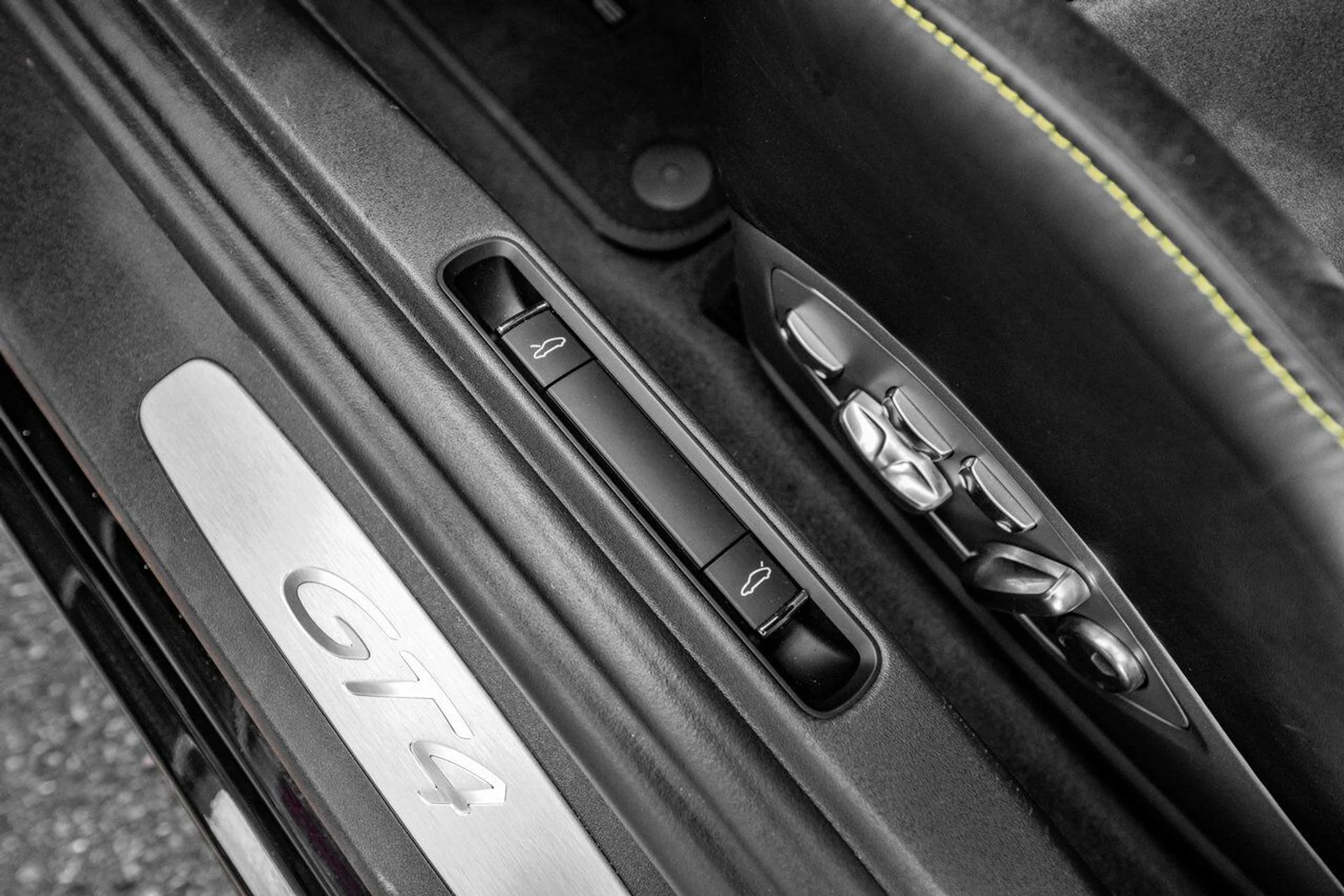 mph023_952382293_porsche_718_cayman_2020_ea64952fdc