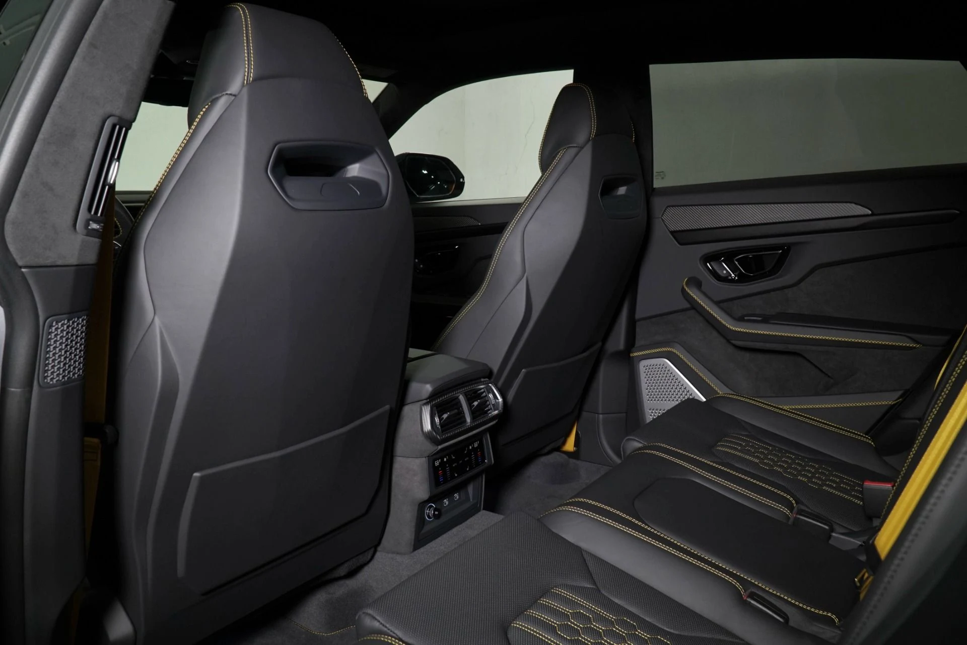 mph023_955921757_New_2025_Lamborghini_Urus_SE_1776533291_1562d012d1