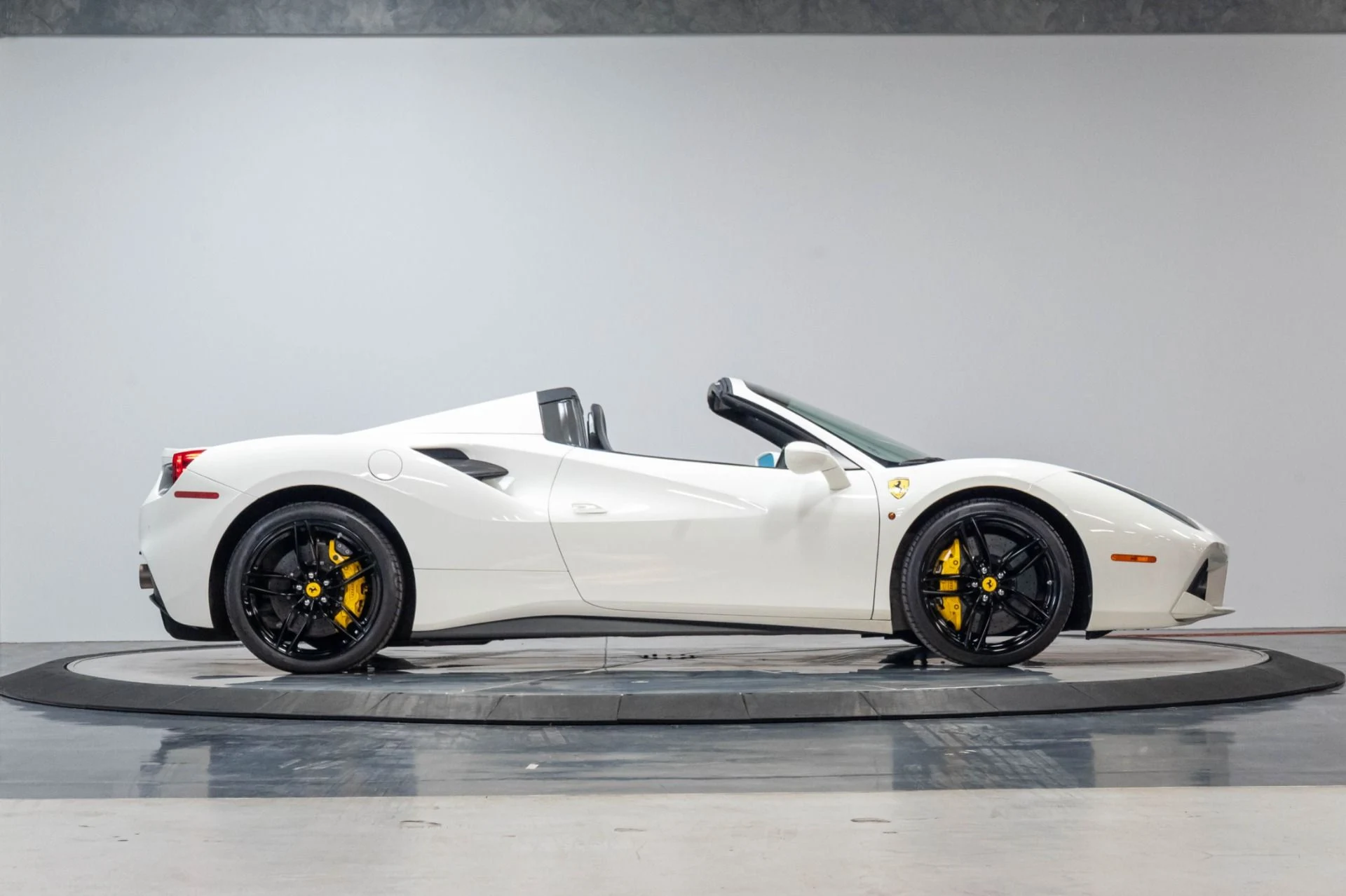 mph023_958849841_Used_2016_Ferrari_488_Spider_1784843221_9a4a633a2e