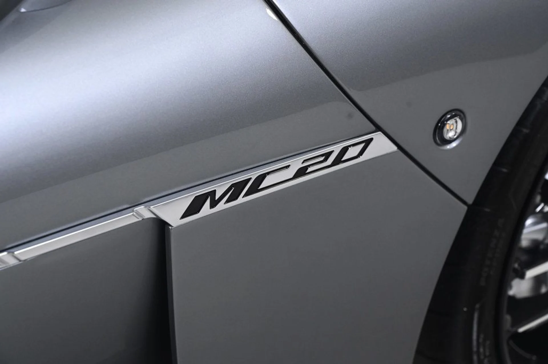 mph023_960691844_used_2022_maserati_mc20_base_11350_22957730_23_1024_ef15b72edc