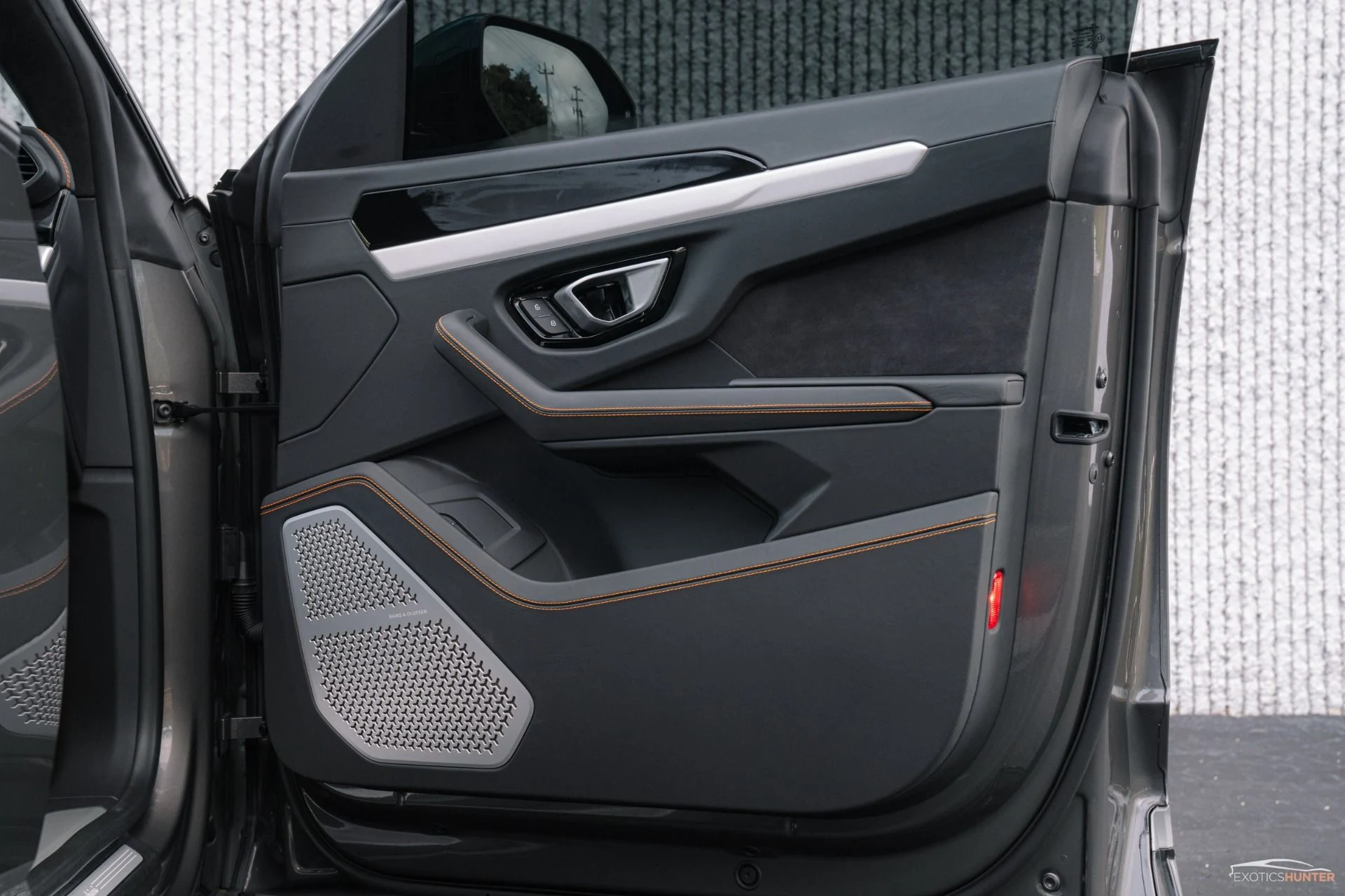 mph023_960952694_Used_2021_Lamborghini_Urus_w_Bang_Olufsen_Advanced_Sound_Parkassist_1758750772_d3d11f34cd