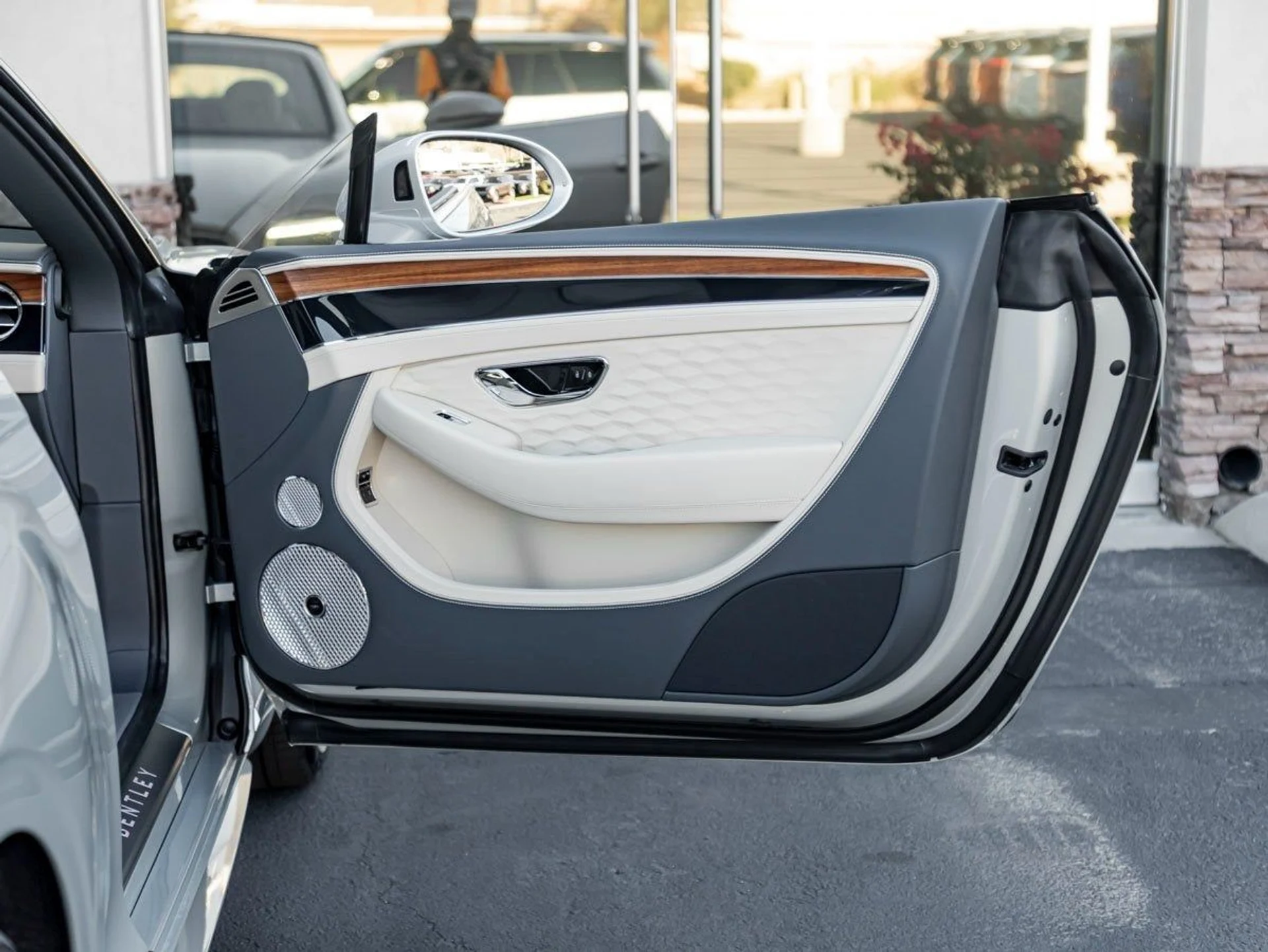 mph023_965619956_24_07db5dc883