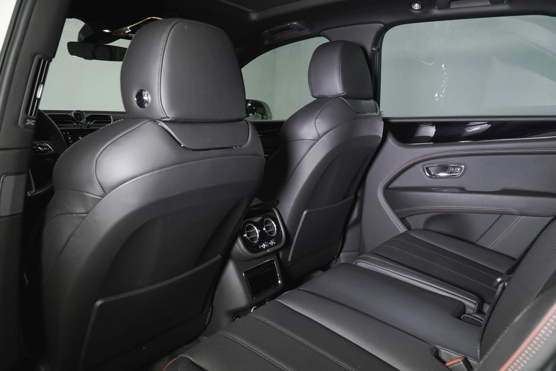 mph023_969057947_Used_2021_Bentley_Bentayga_V8_1783110091_3dee459eea