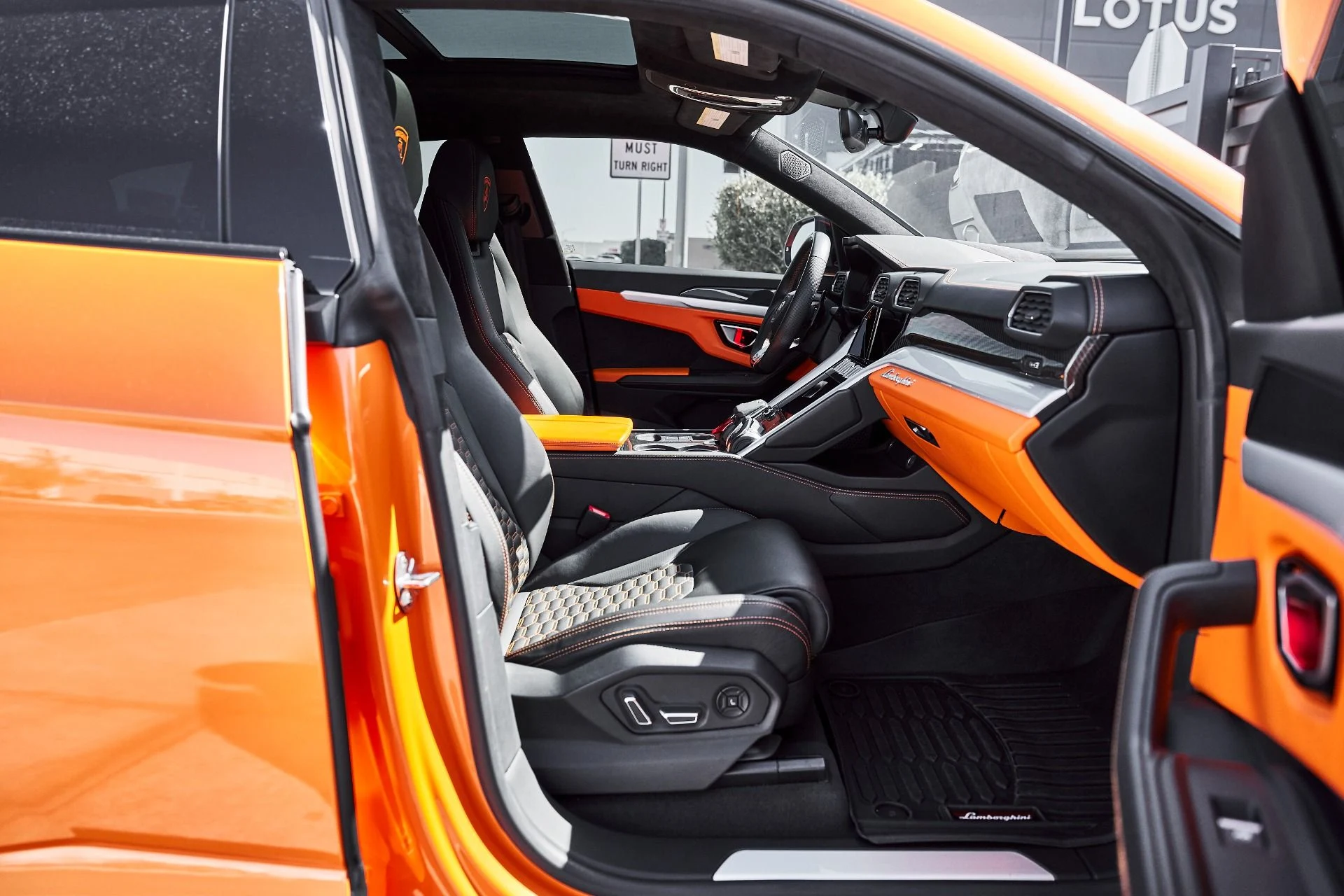 mph023_970030135_Used_2022_Lamborghini_Urus_1778204411_47e9b0be38