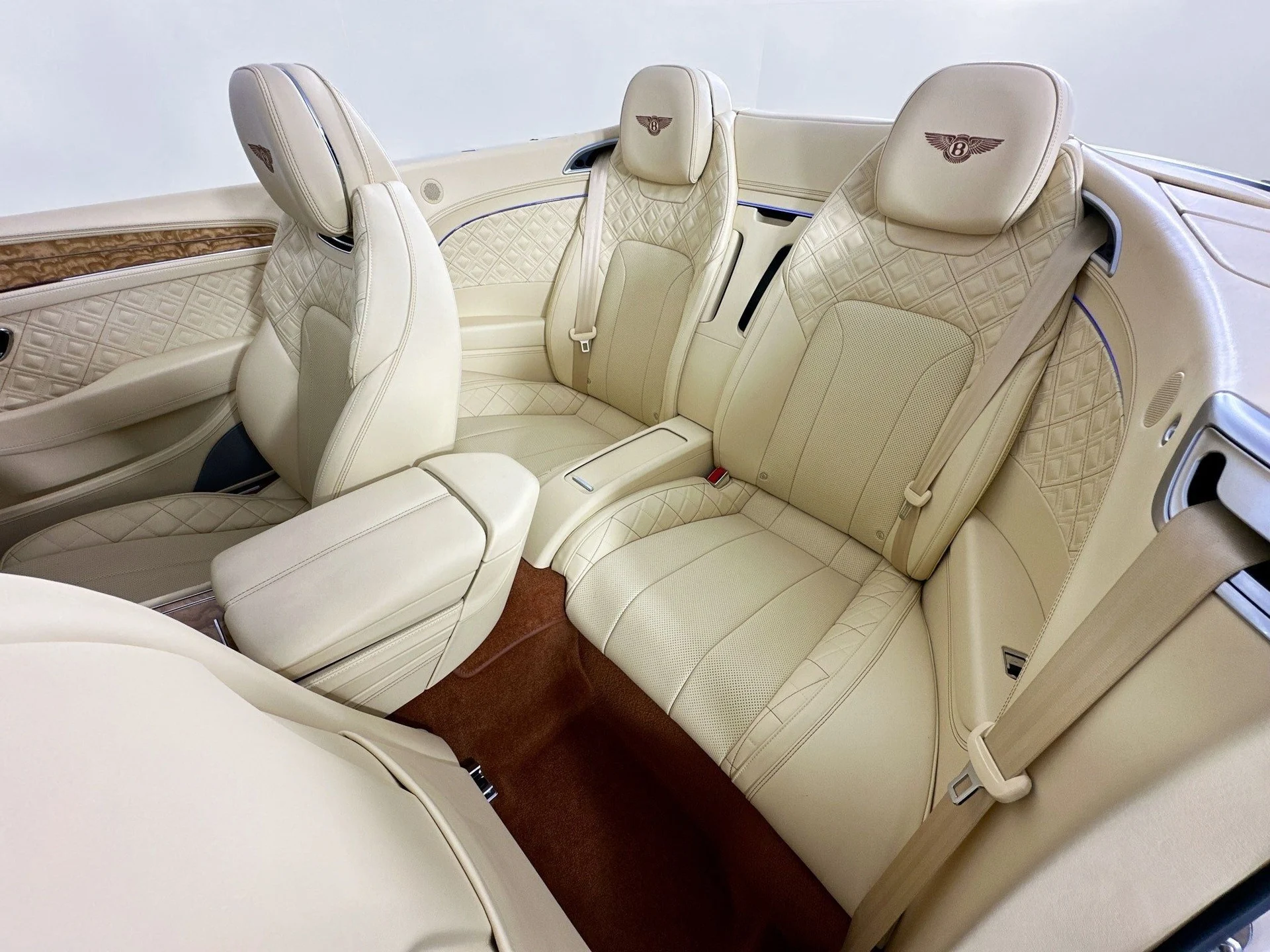 mph023_972828650_24_b5083470e0