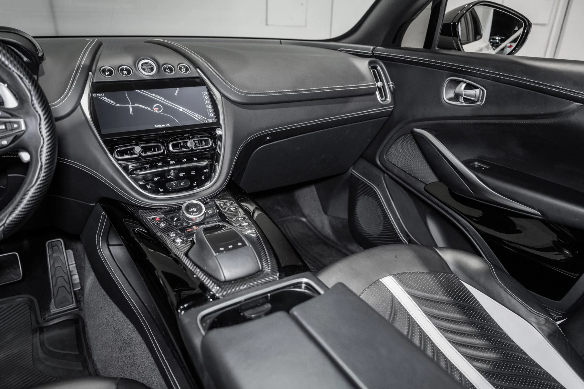 mph023_976627157_Used_2023_Aston_Martin_DBX_707_1761749500_2825e1e6ef