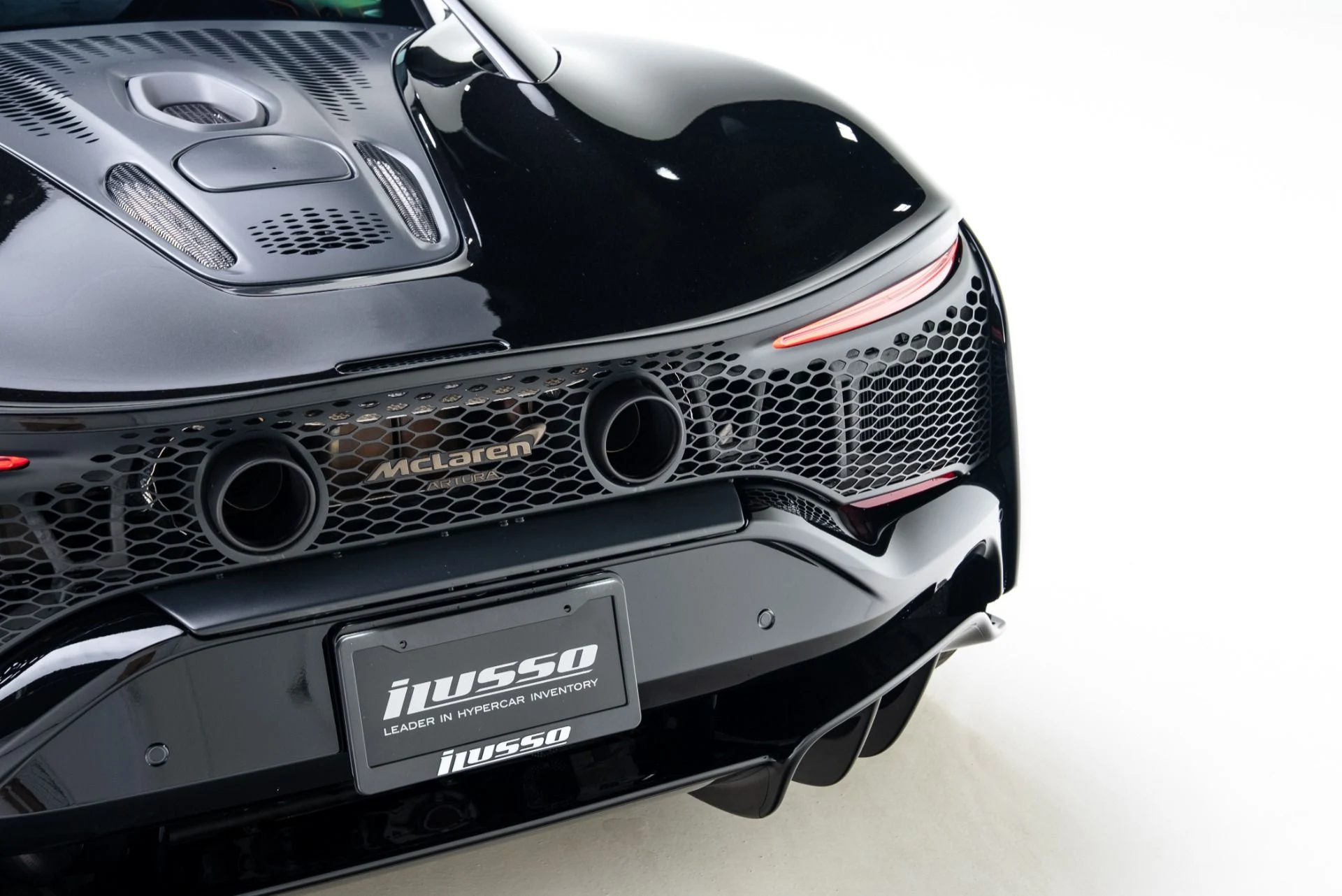 mph023_985803711_Used_2026_Mc_Laren_Artura_1770152566_7cfa0a2007
