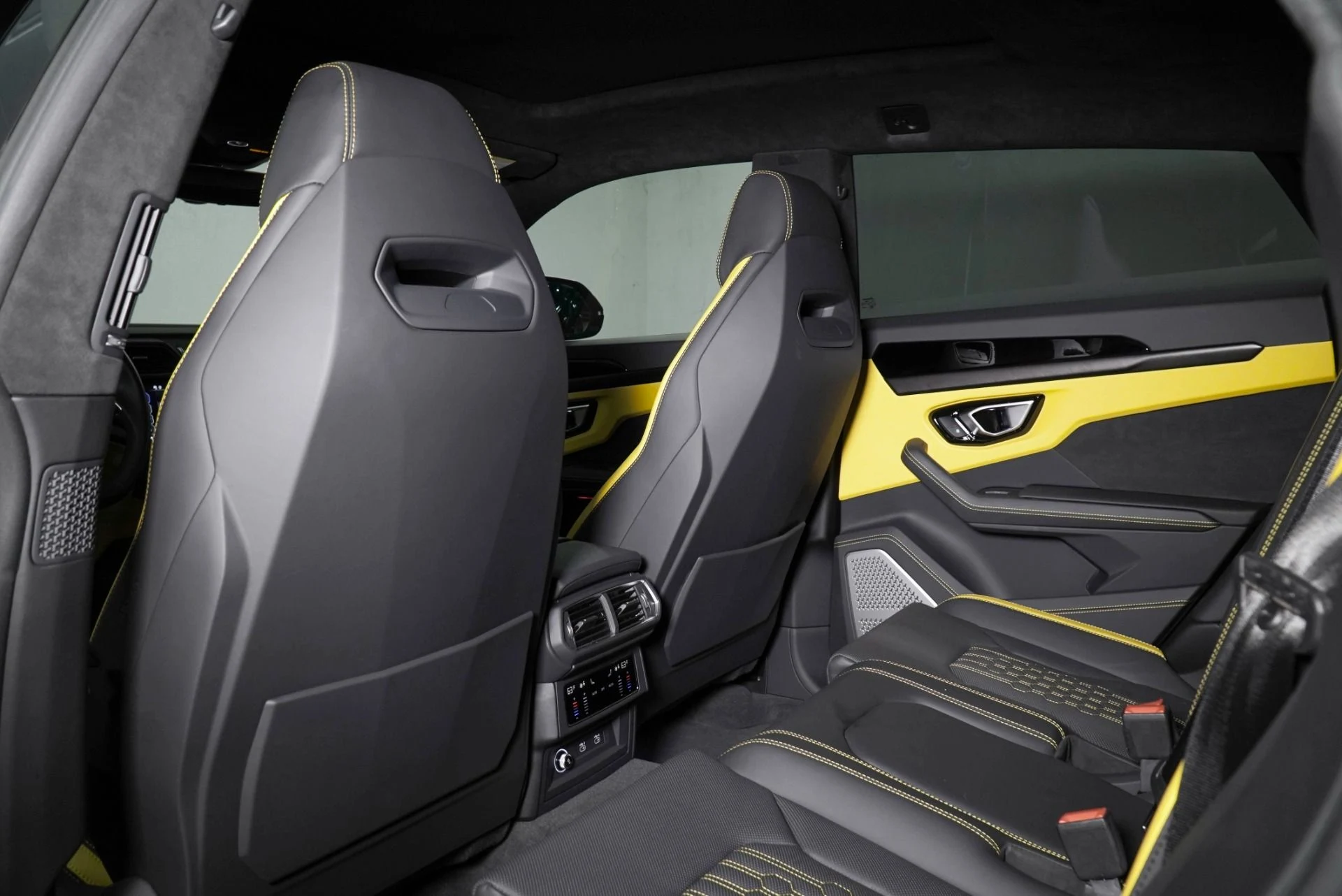 mph023_987472234_Used_2024_Lamborghini_Urus_S_1785981549_8621a32343