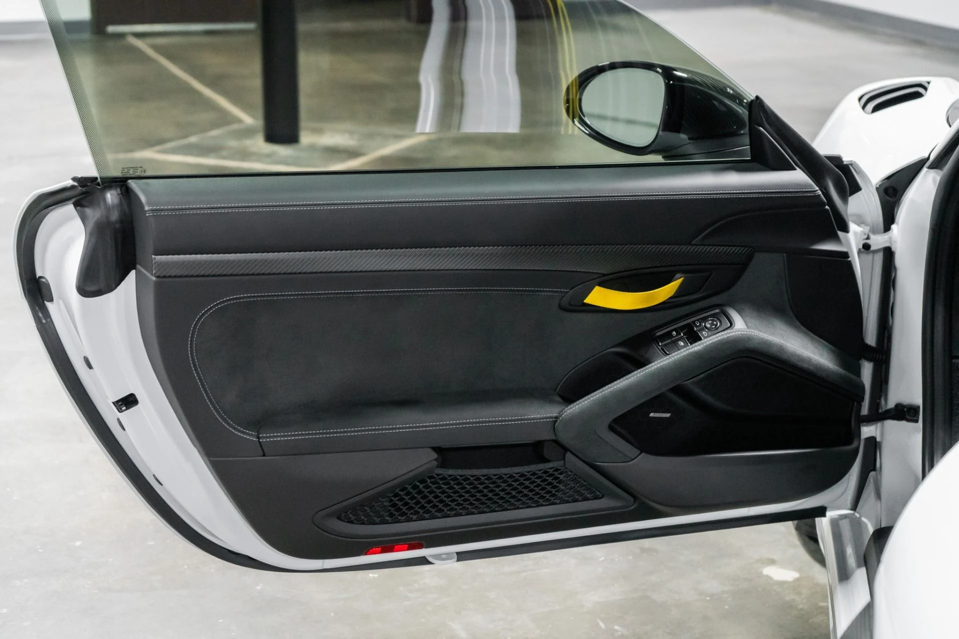 mph023_996965834_Used_2023_Porsche_718_Cayman_GT_4_RS_Weissach_1757357596_bb1779092c