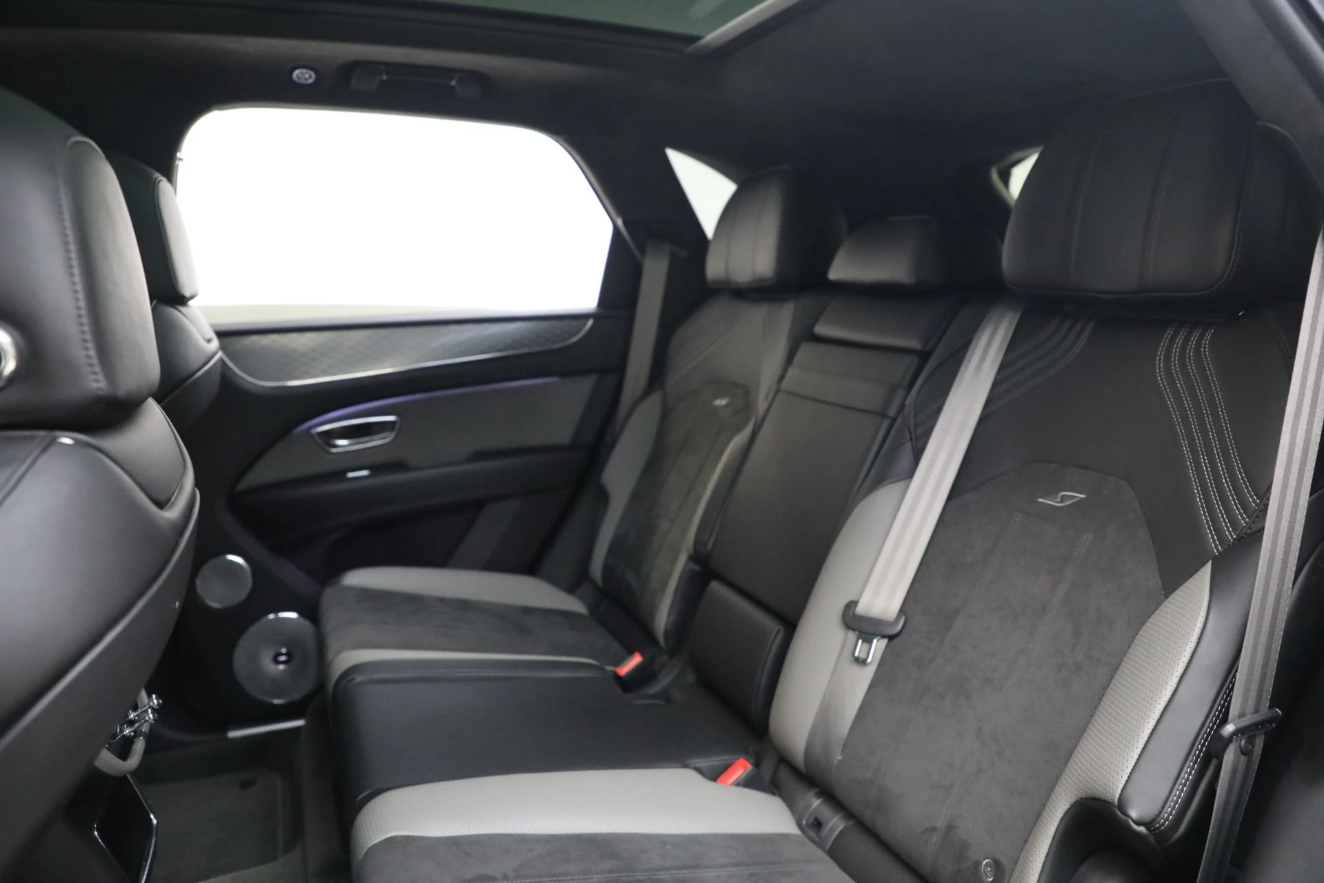 mph023_998652207_Used_2022_Bentley_Bentayga_S_V8_2bcfd890bc