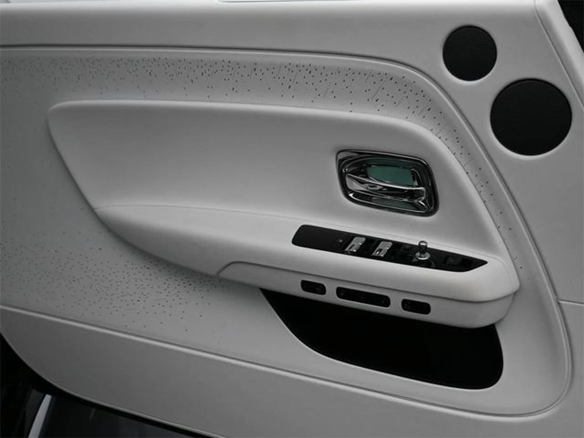 mph023_C393_MAQQ_It_R98a_R2_L_P_Iyirz_VKU_52ee579413