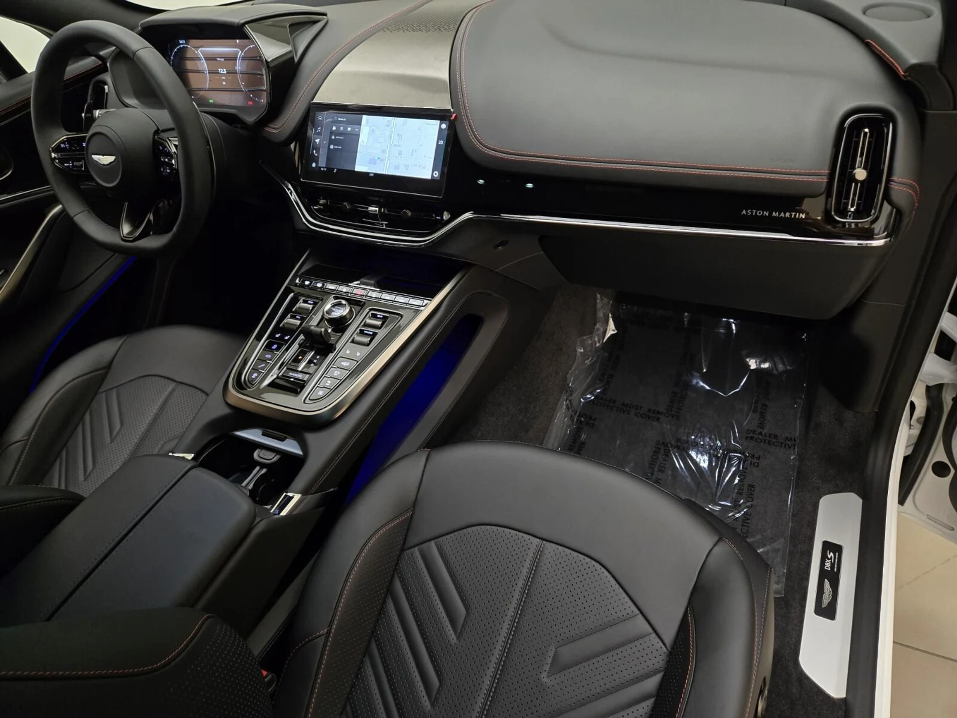 mph024_100366757_New_2026_Aston_Martin_DBX_S_1776835391_8fb98cd374