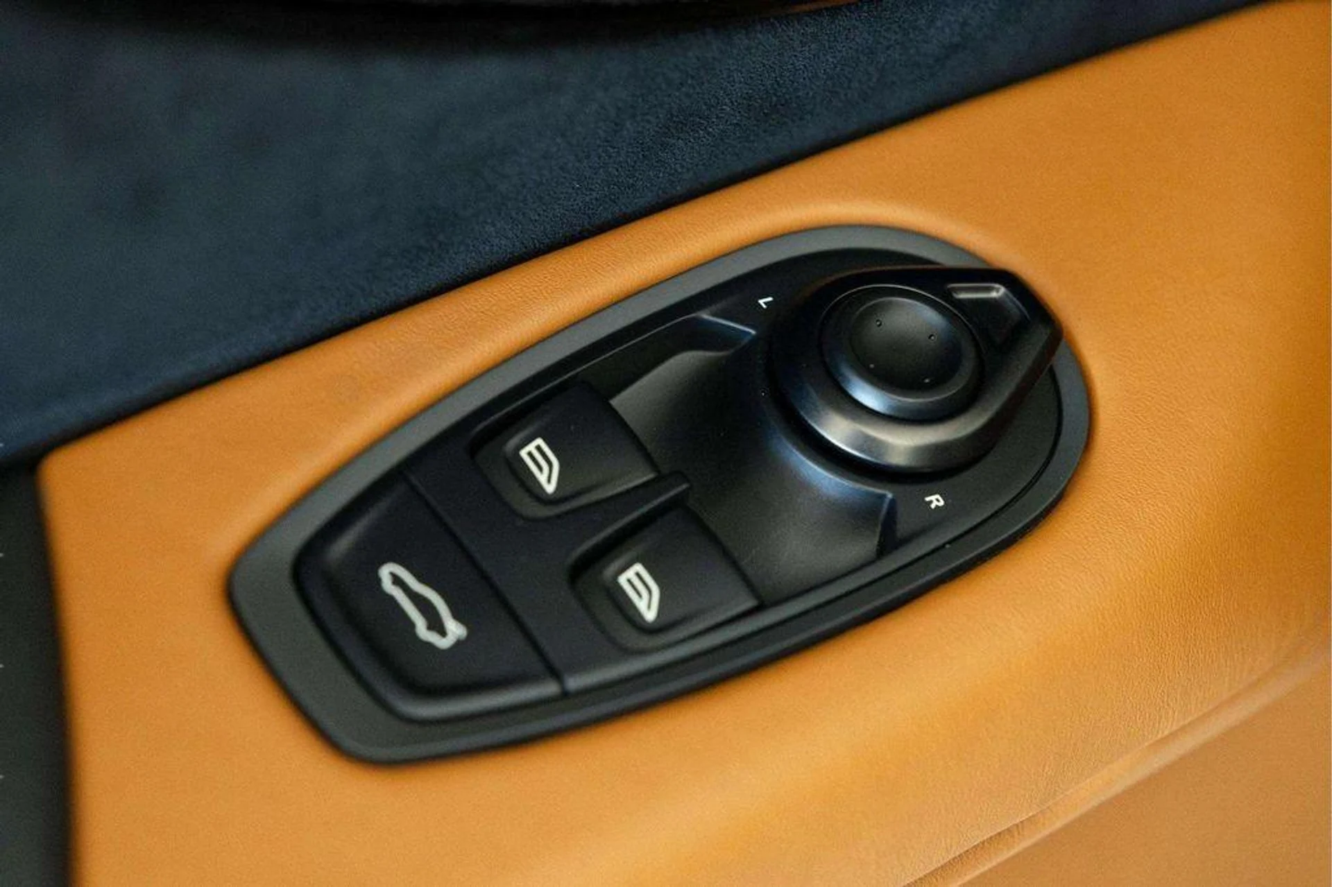 mph024_1006555689_a_t_Ro_J_Wq7cpe4b_Uw_Bo_AP_Thi_H_Qss_3e5f14e783