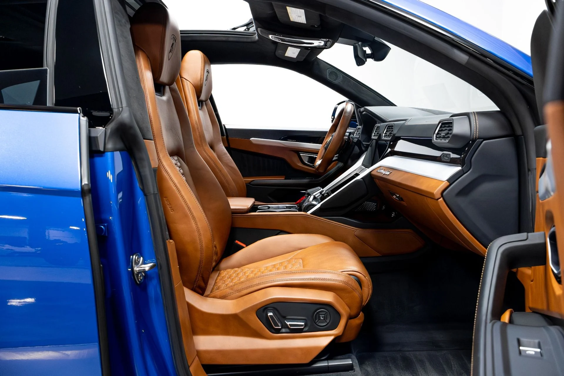 mph024_1008916894_Used_2019_Lamborghini_Urus_1772123275_42b02b367a