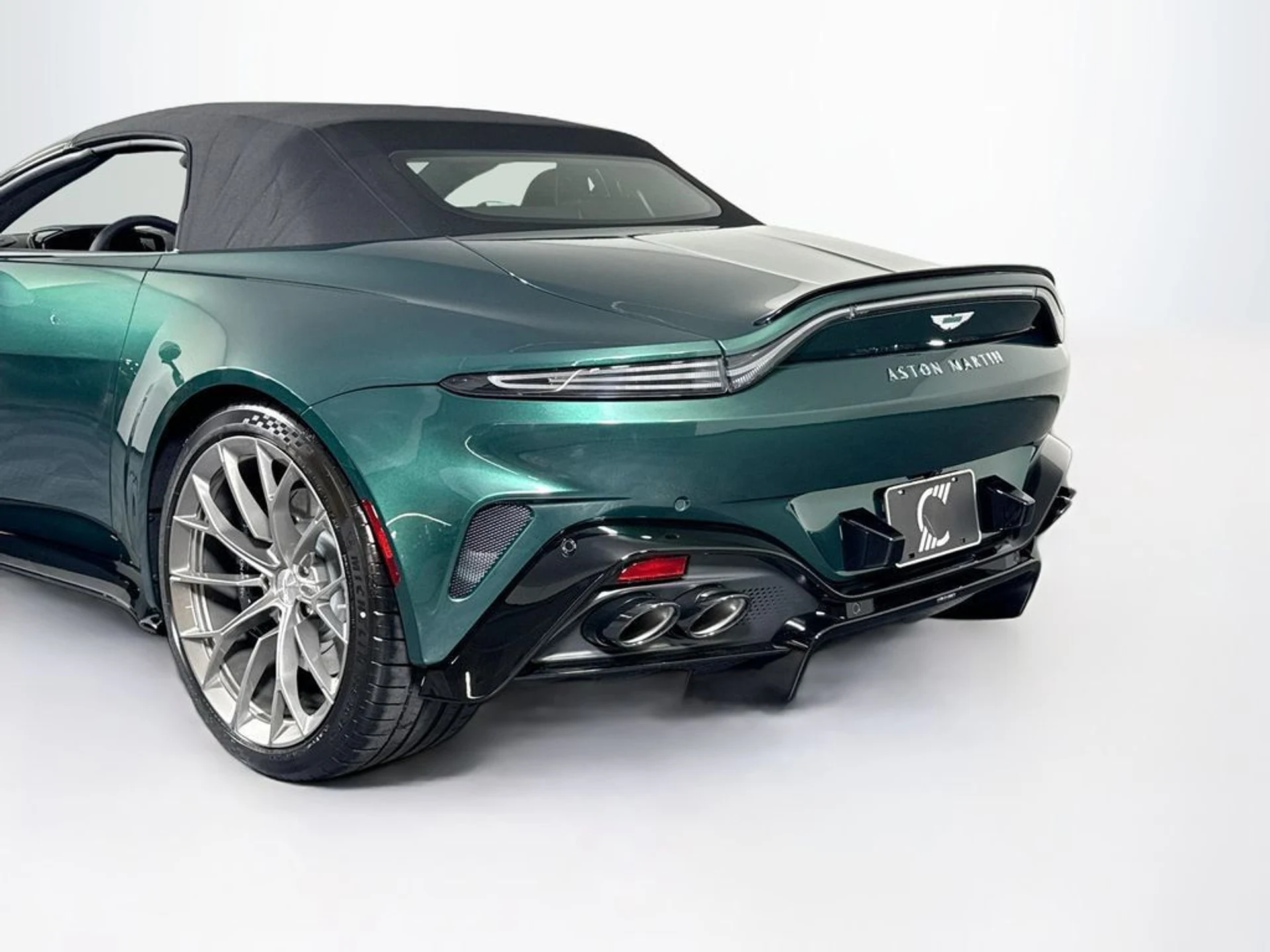 mph024_1009950347_new_2026_aston_martin_vantage_sroadster_11350_23064994_25_1024_6621236f33