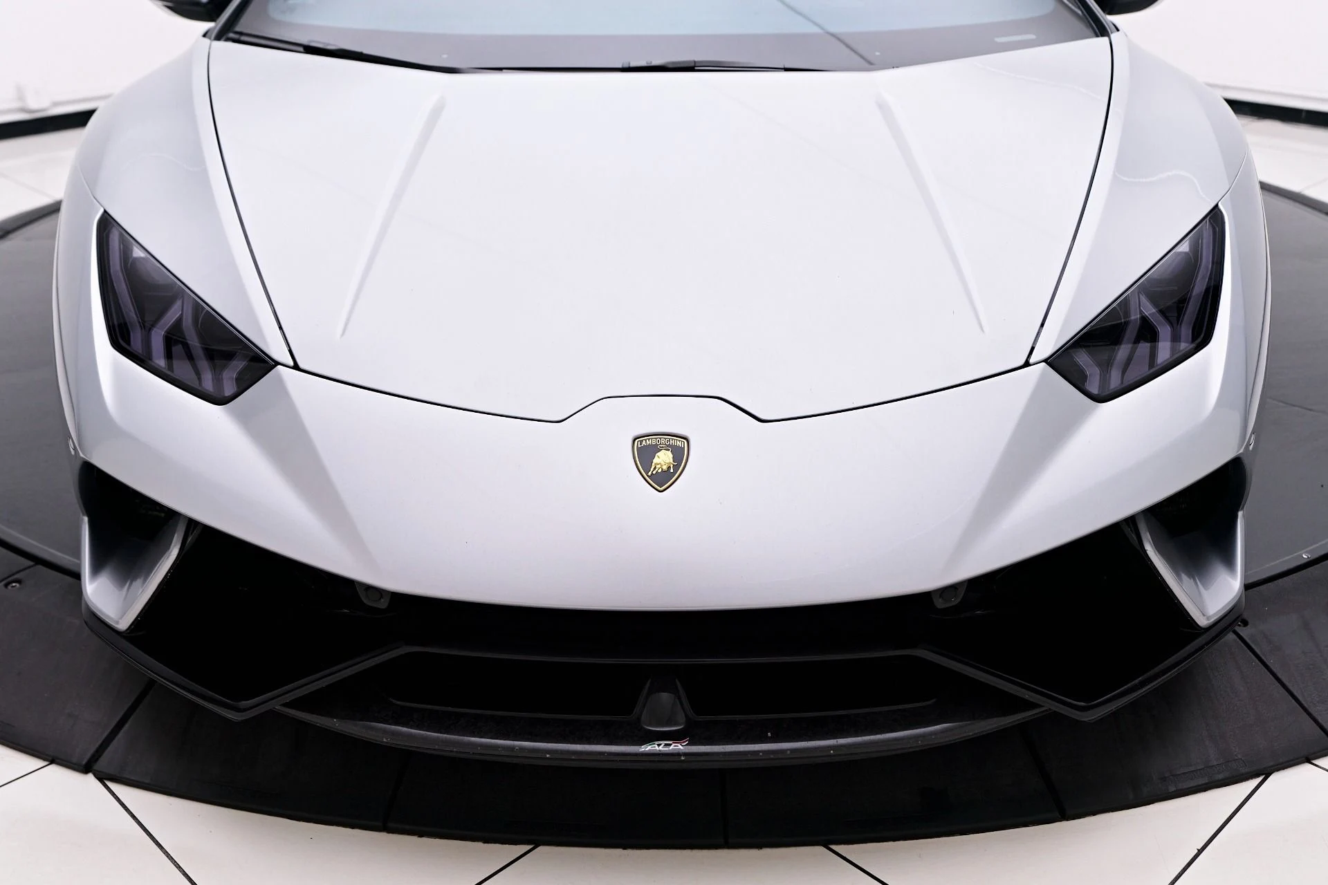 mph024_1011353385_Used_2018_Lamborghini_Huracan_Performante_1761069248_e6521b1bfb